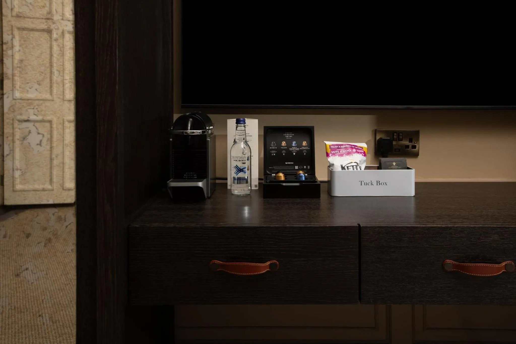 Photo of the whole room in Kimpton Charlotte Square by IHG