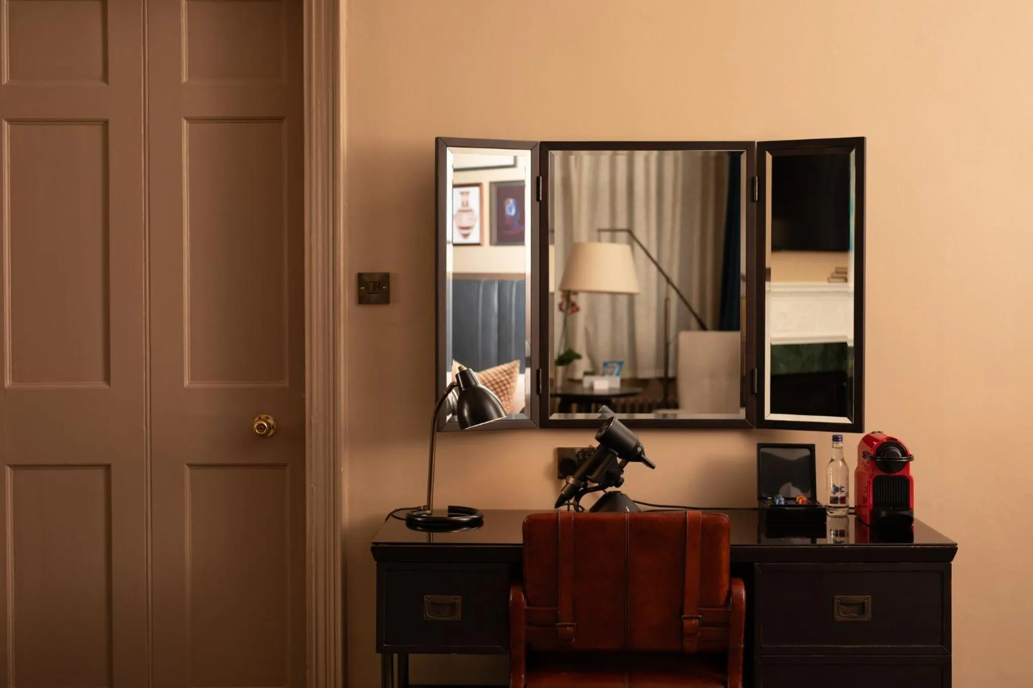 Photo of the whole room in Kimpton Charlotte Square by IHG