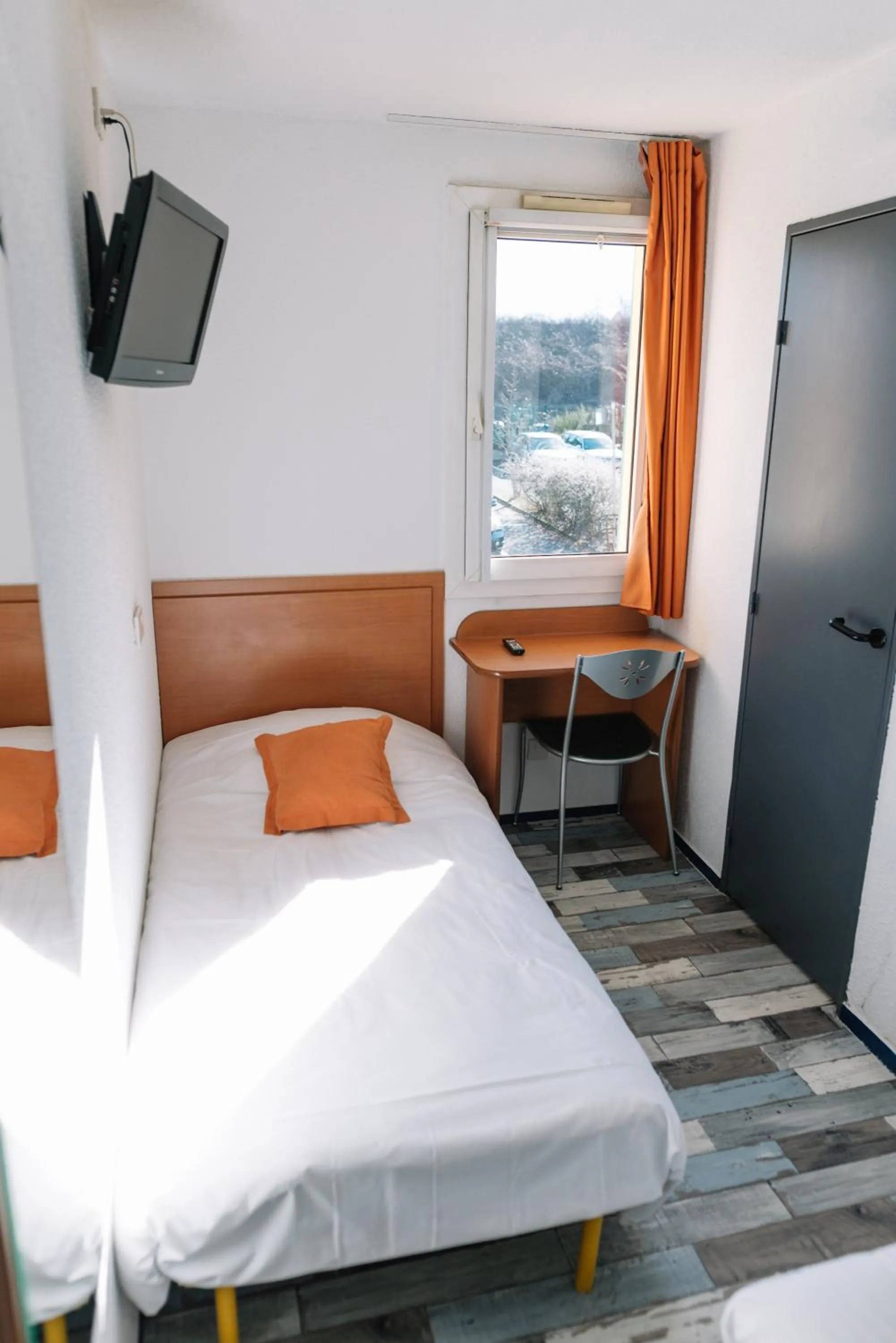 Bed in Welcomotel Limoges