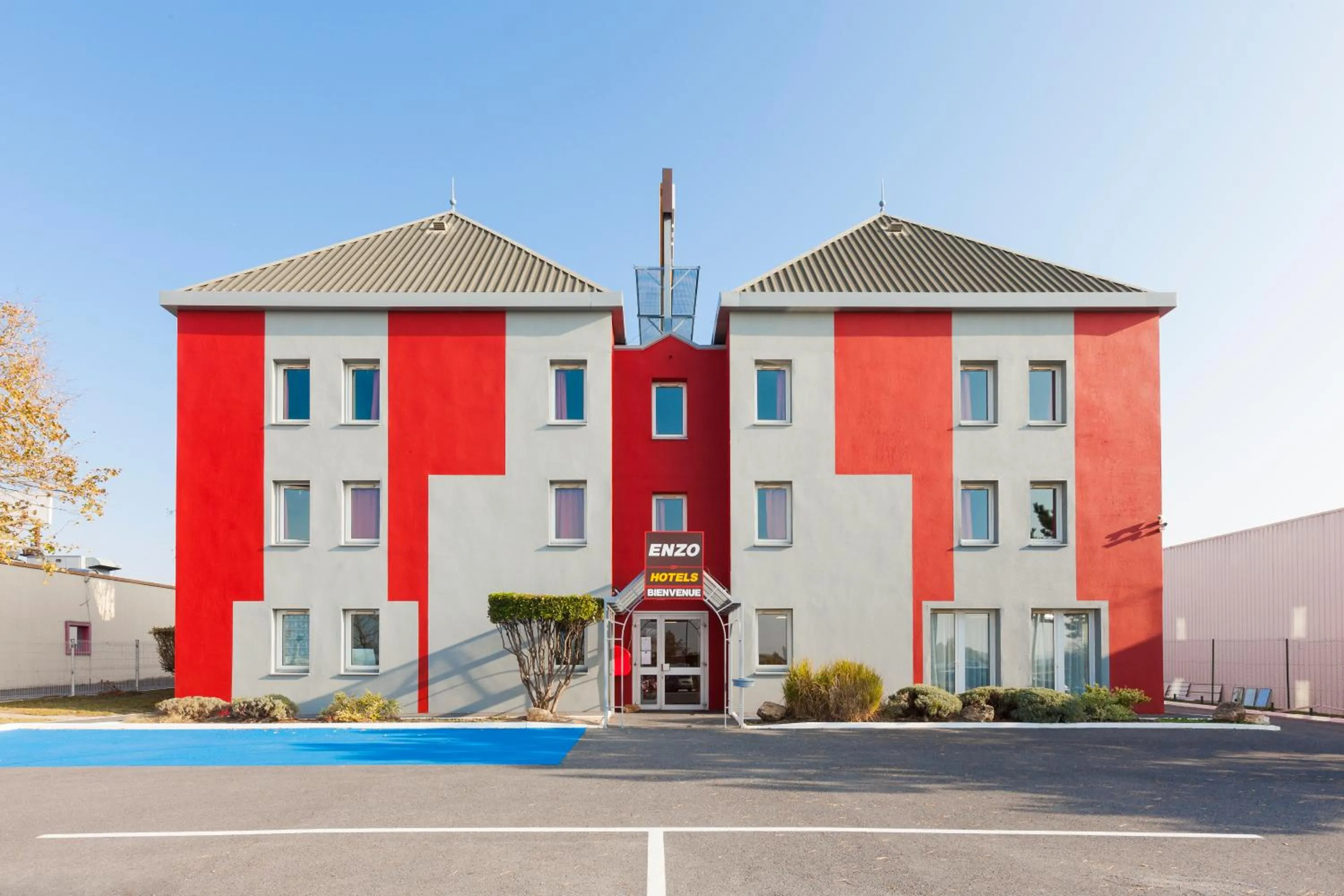 Property building in Enzo Hotels Chalons en Champagne