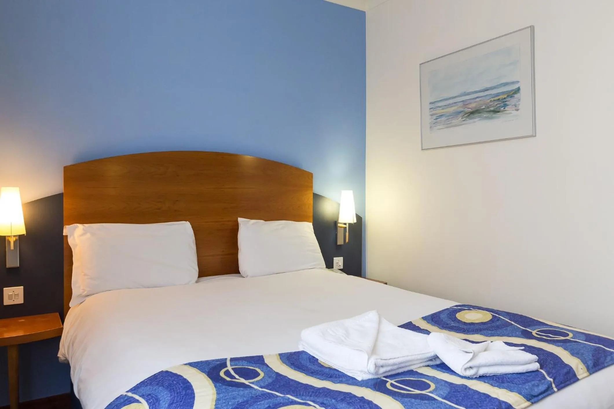 Photo of the whole room, Bed in London - Wembley International Hotel