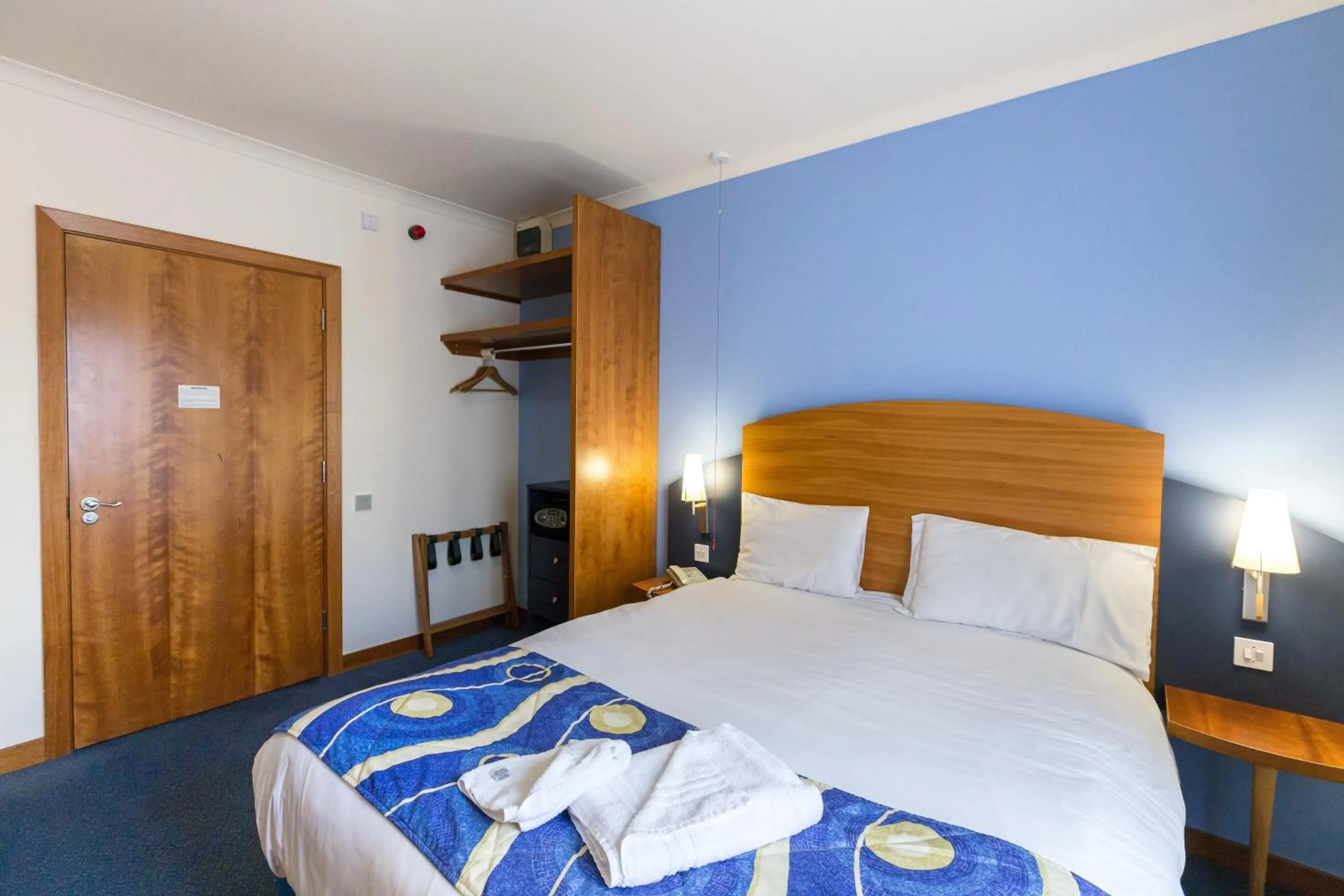 Bed in London - Wembley International Hotel