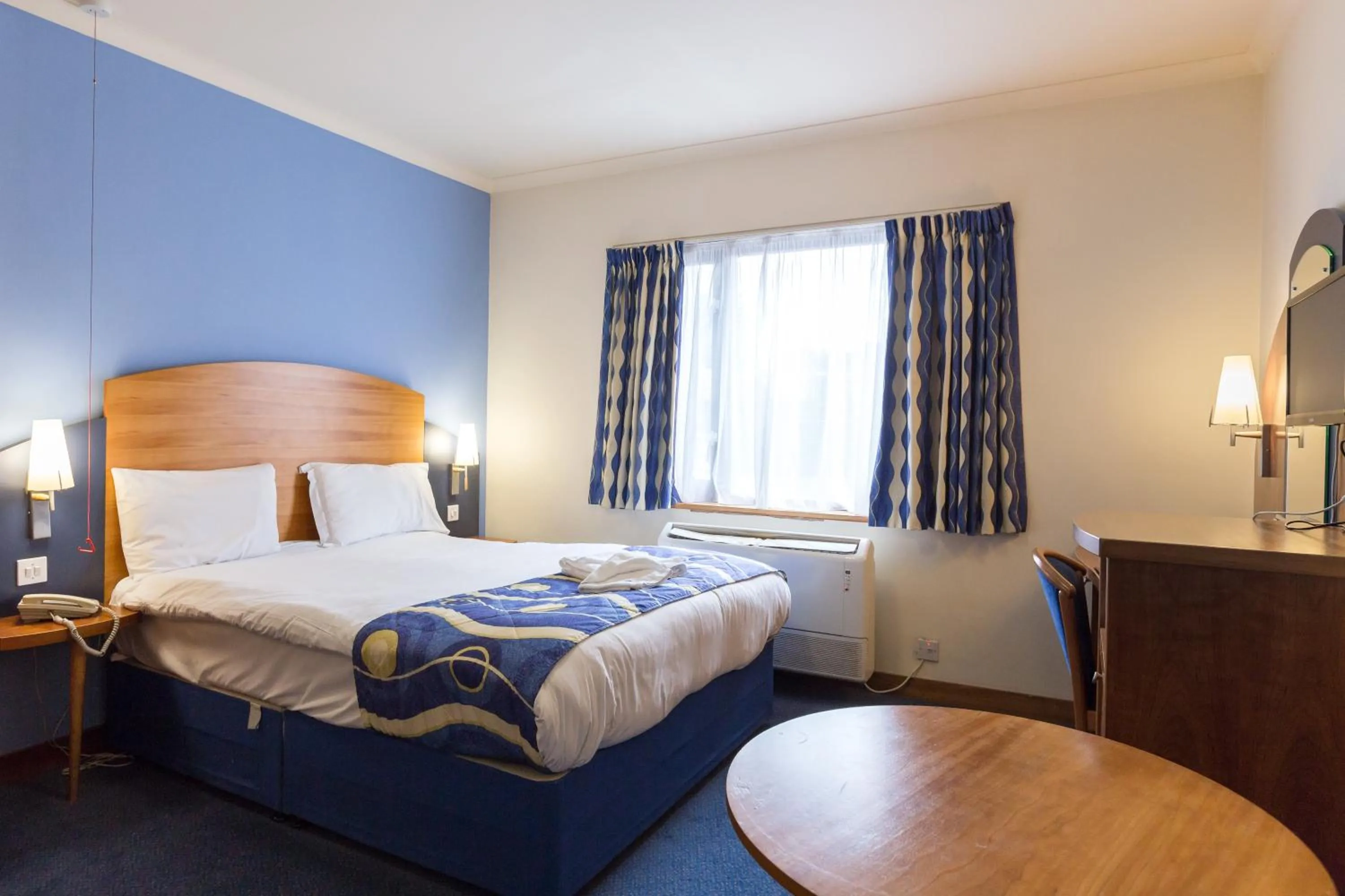 Bed in London - Wembley International Hotel