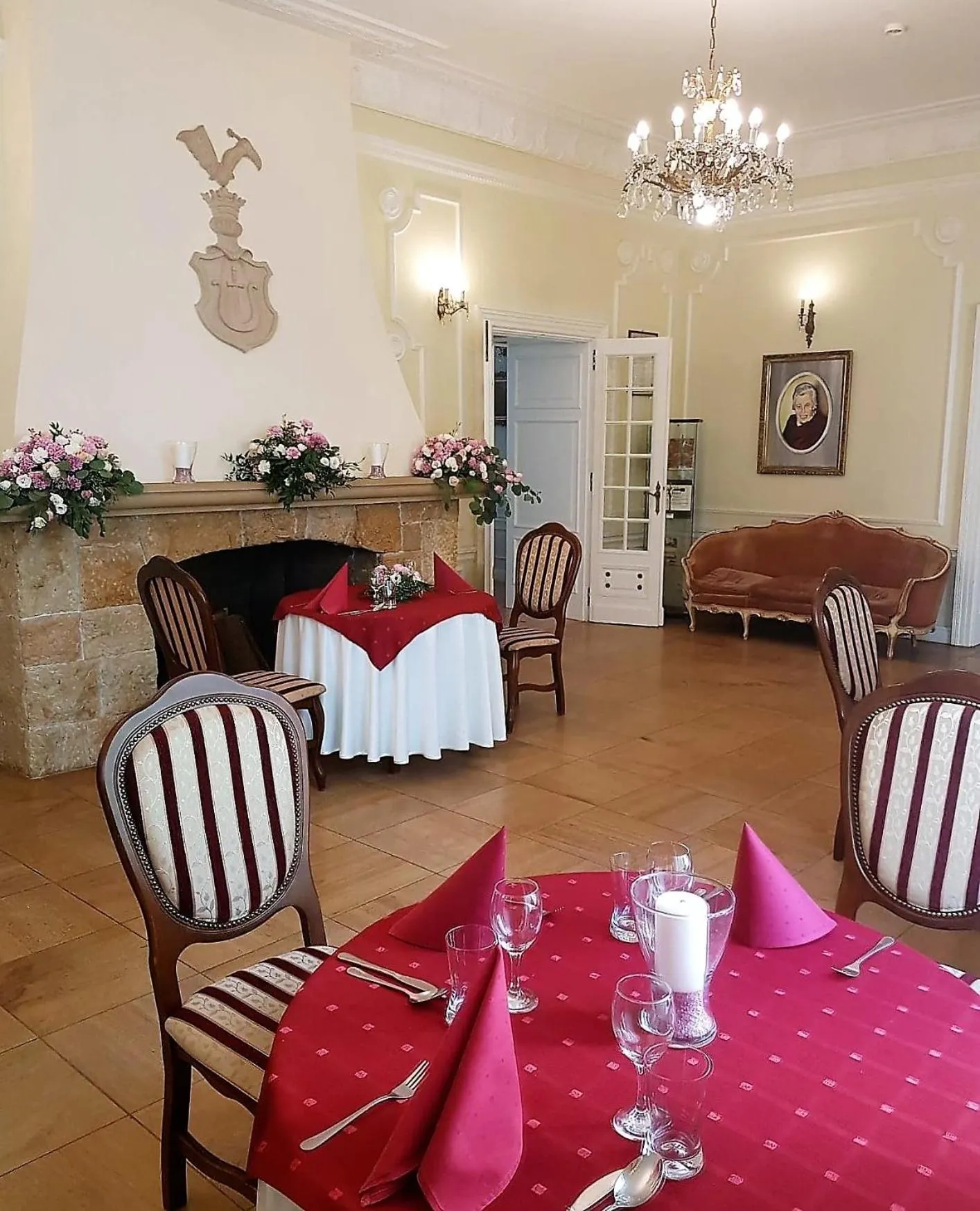 Restaurant/places to eat in Pałac Kobylin