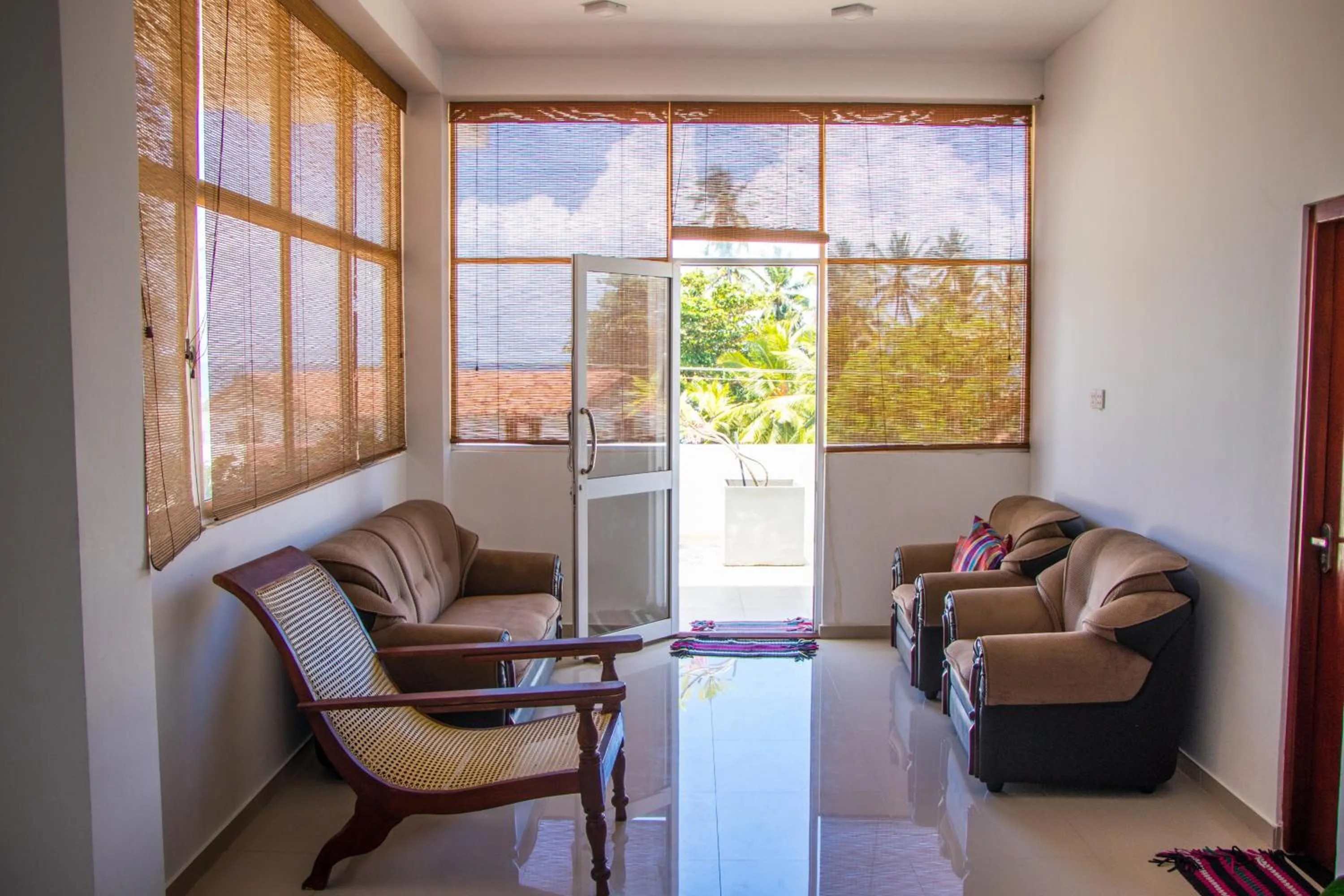 Communal lounge/ TV room in Bliss Apartment Hikkaduwa