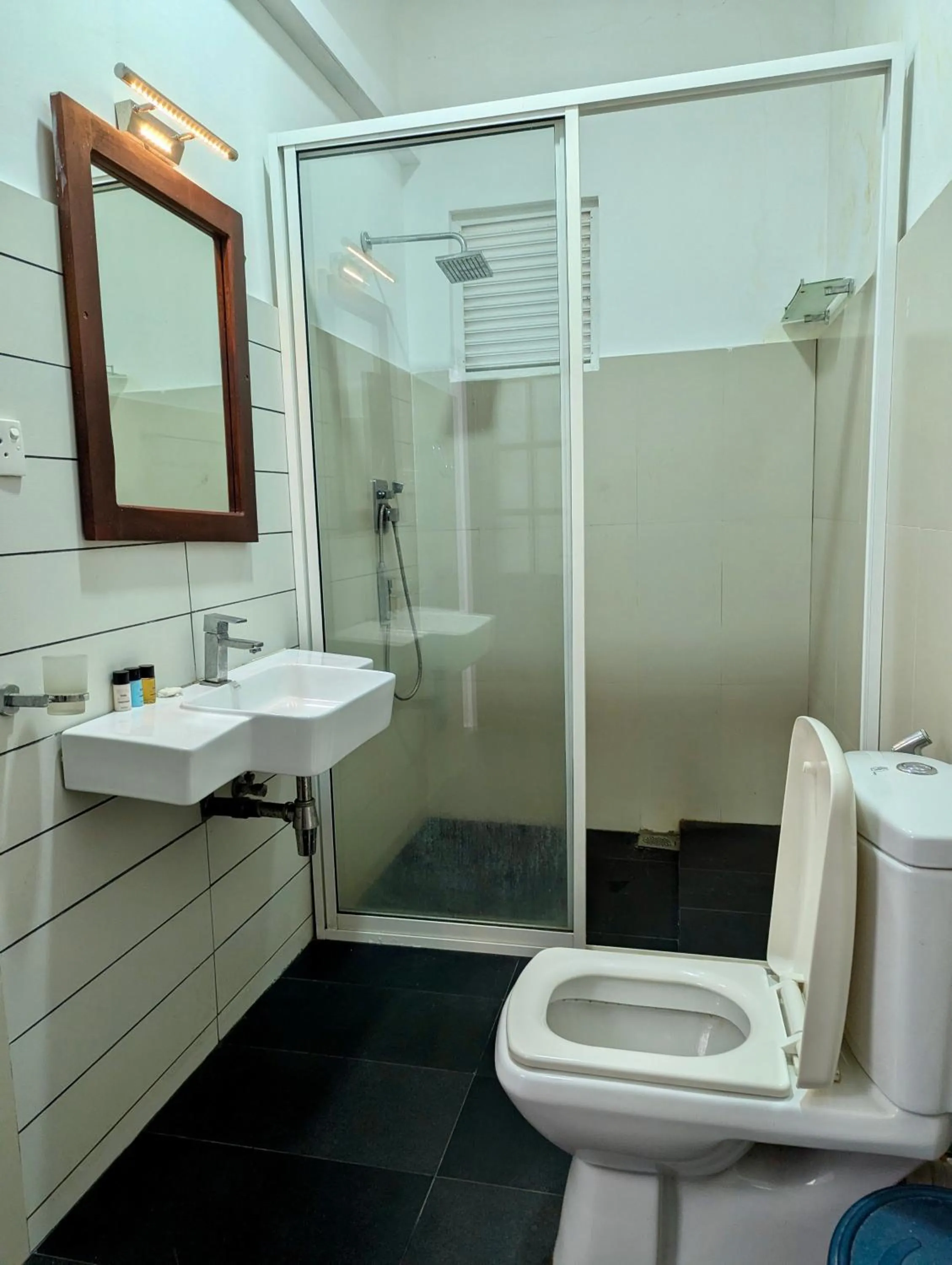 Bathroom in Bliss Apartment Hikkaduwa