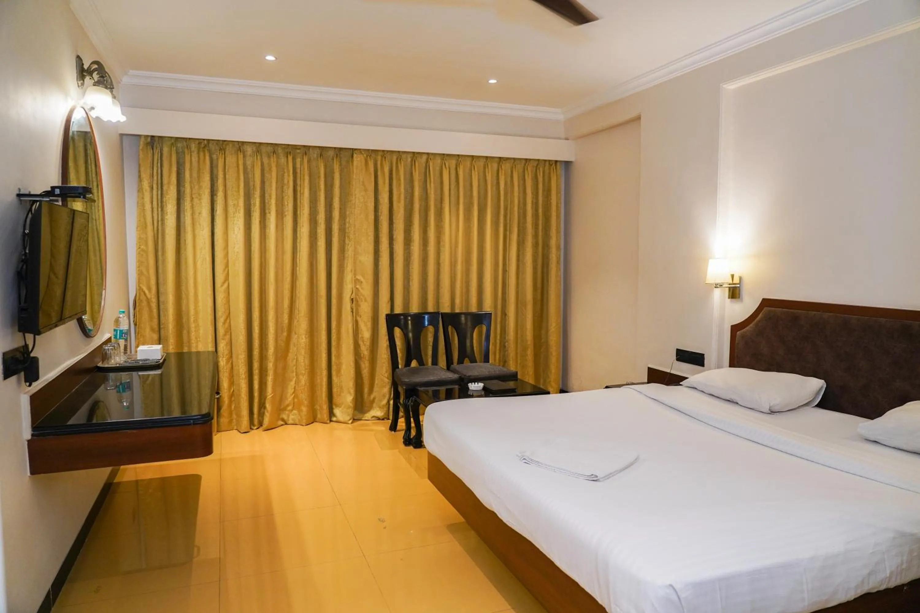 Bed in Hotel Sun Shine Inn