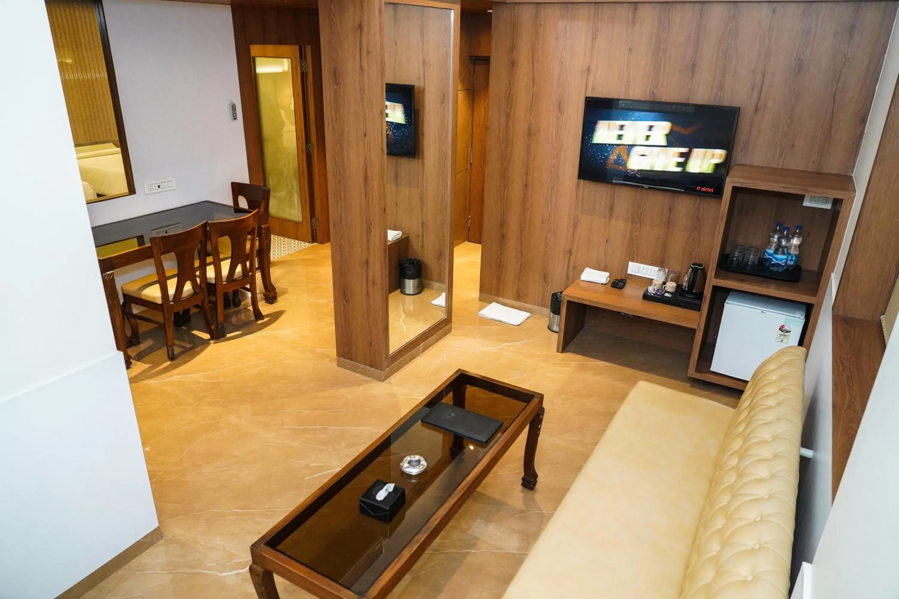 Seating area in Hotel Sun Shine Inn