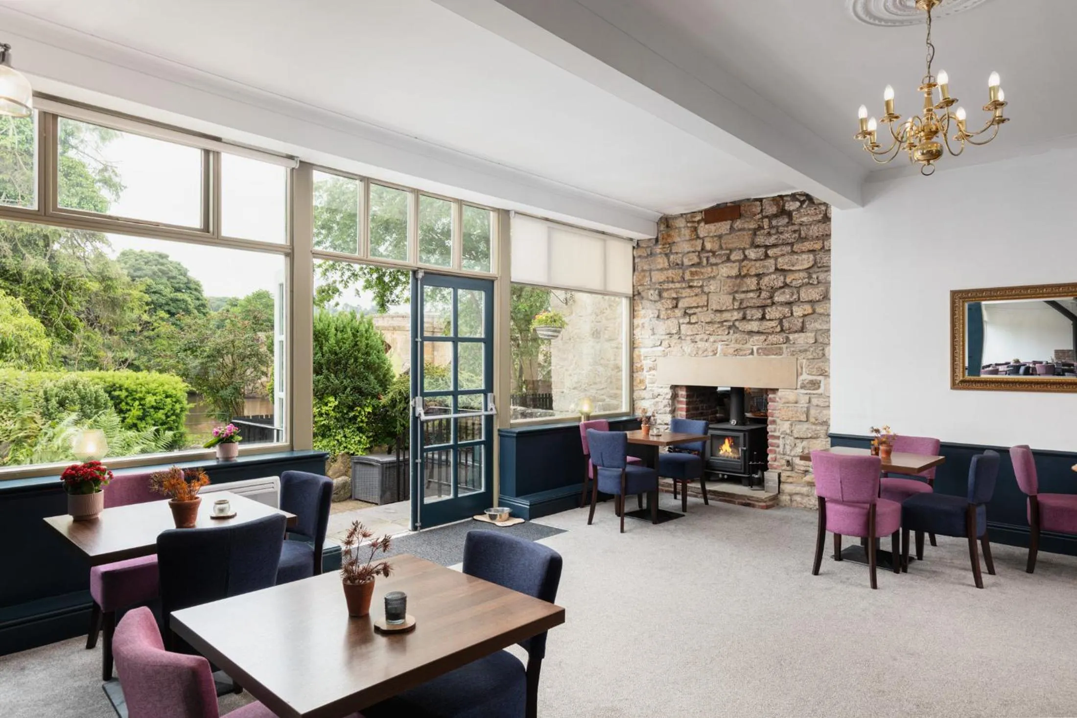 Restaurant/places to eat in George Hotel