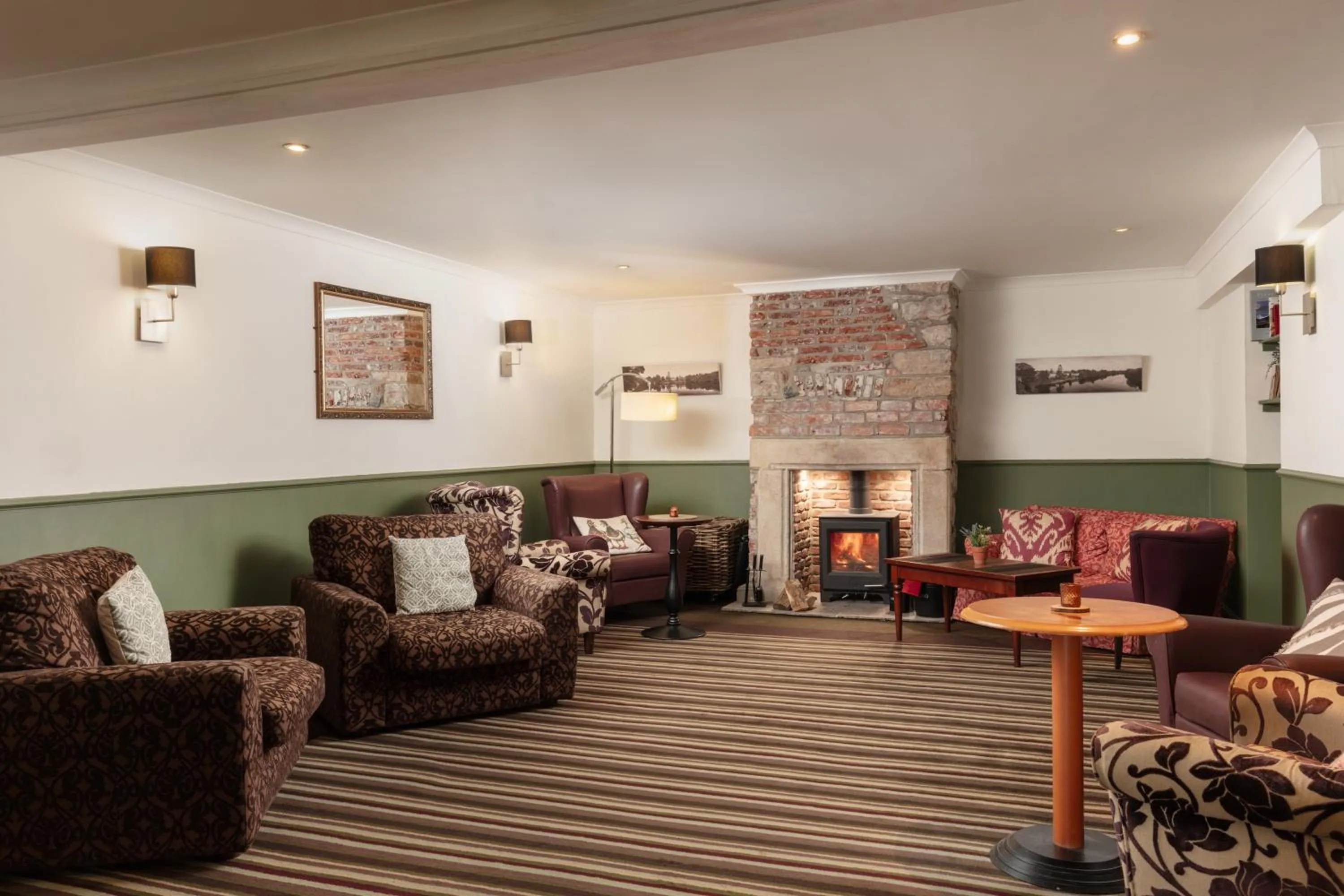 Restaurant/places to eat in George Hotel