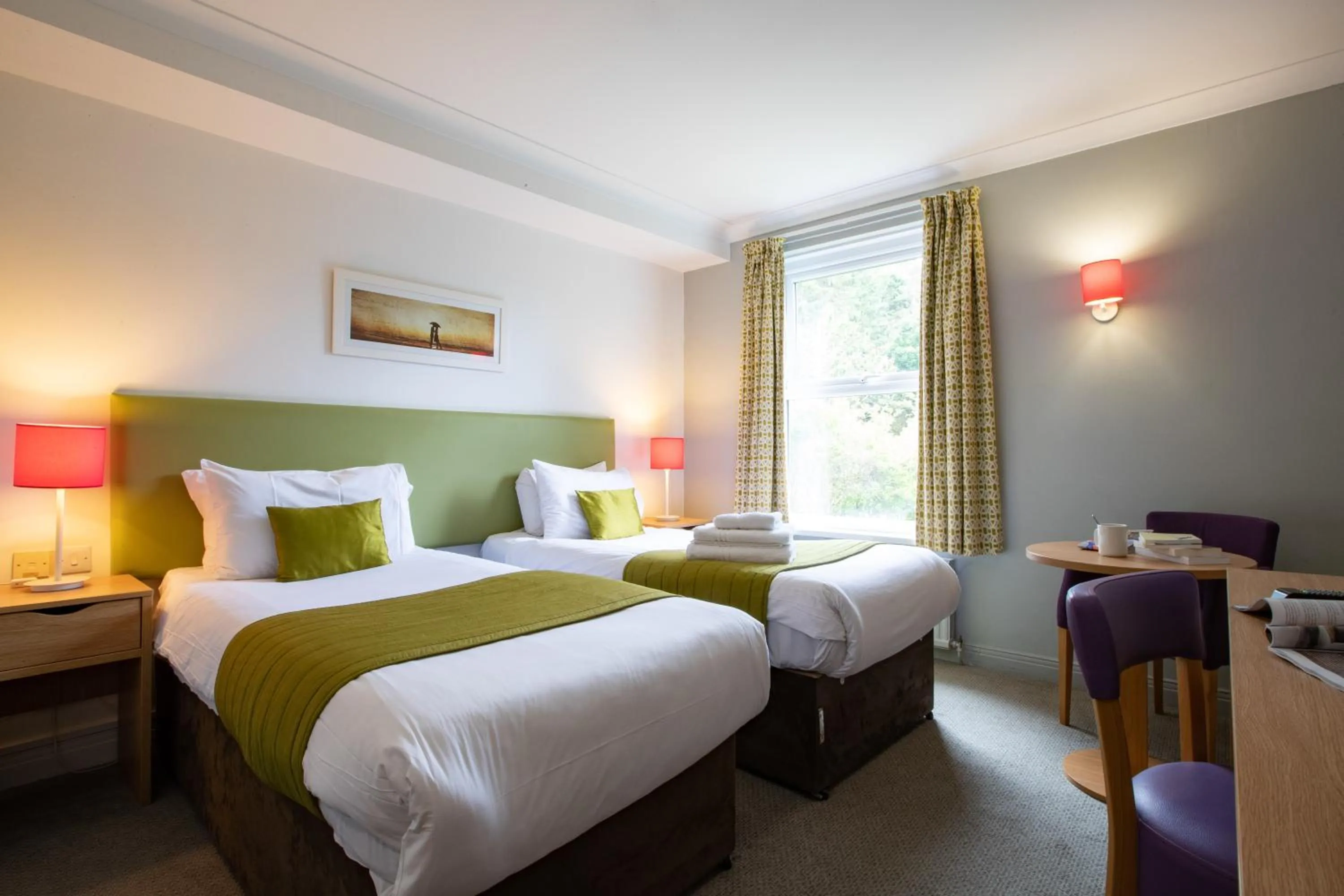 Photo of the whole room, Bed in George Hotel