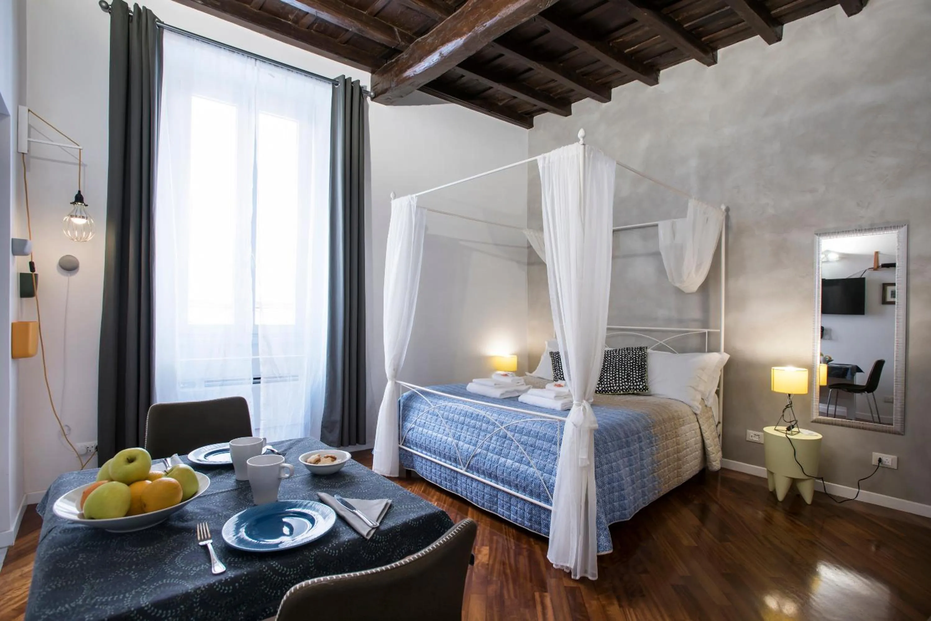 Apartment Near Trevi Fountain
