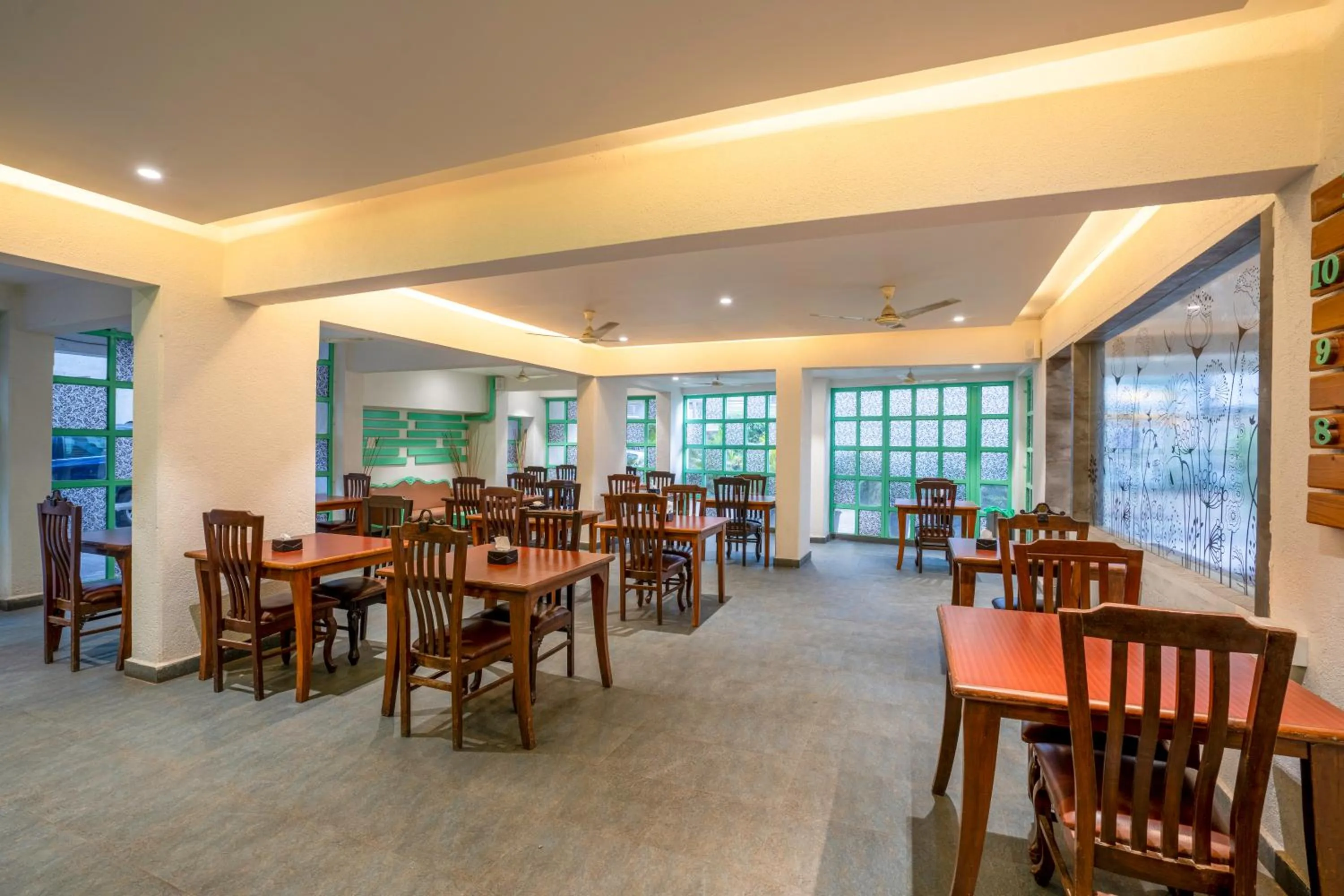 Restaurant/places to eat in StayBird - Icon Bliss, An Apartment Hotel, Kharadi