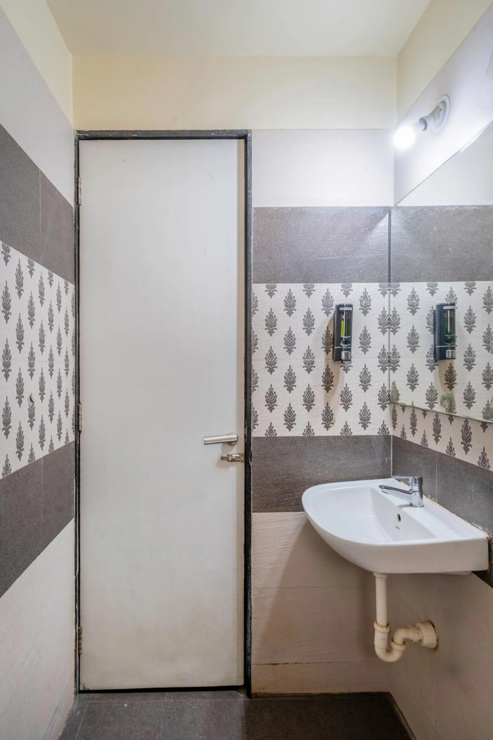 Shower in StayBird - Icon Bliss, An Apartment Hotel, Kharadi