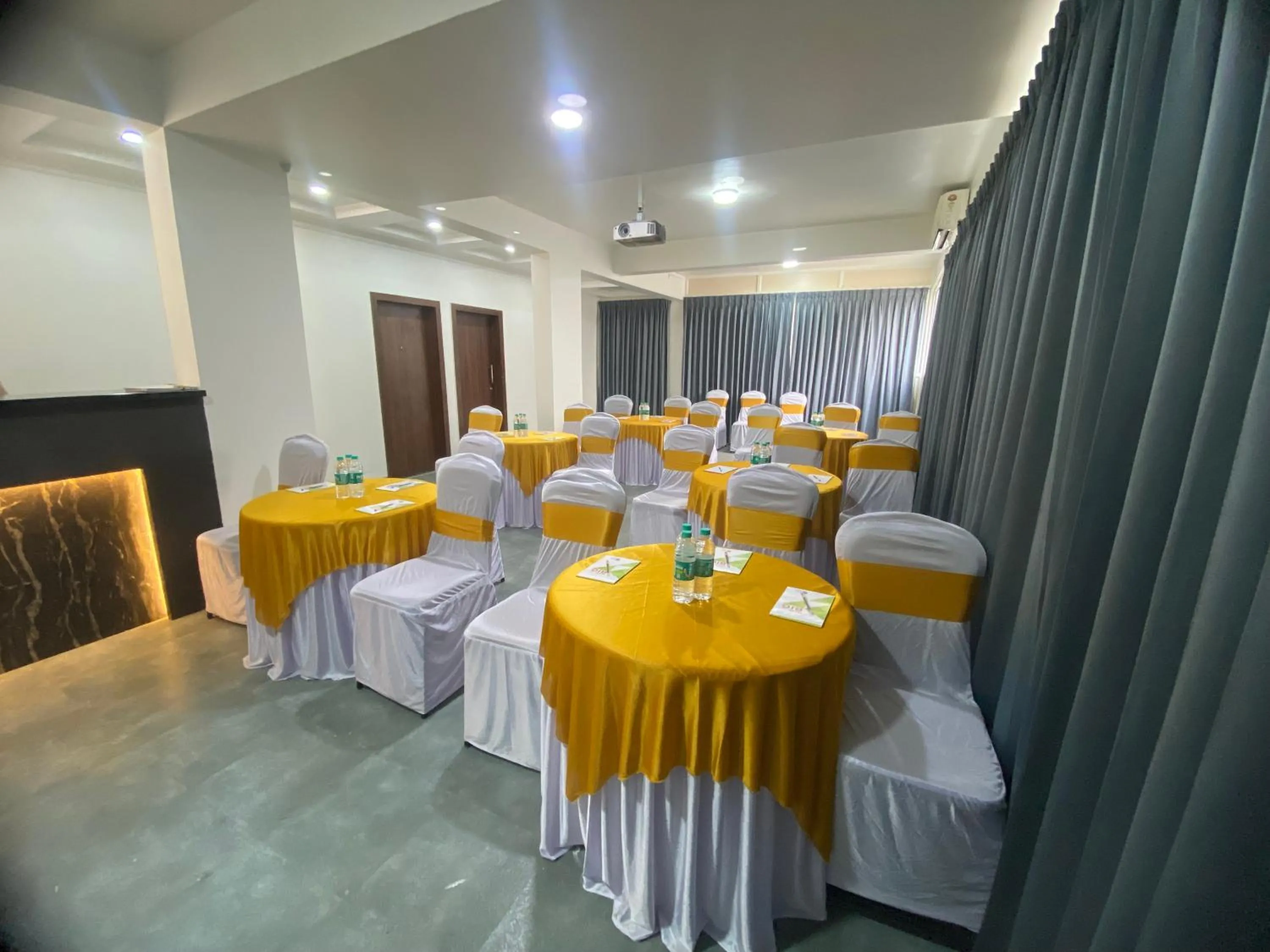Meeting/conference room in StayBird - Icon Bliss, An Apartment Hotel, Kharadi