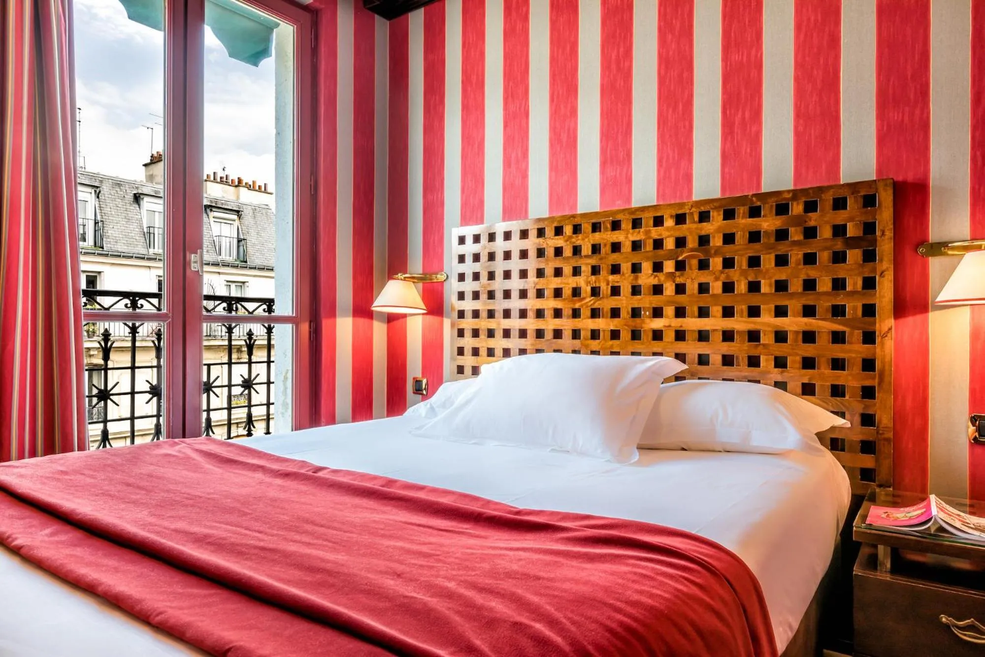 Bedroom, Bed in Villa Panthéon