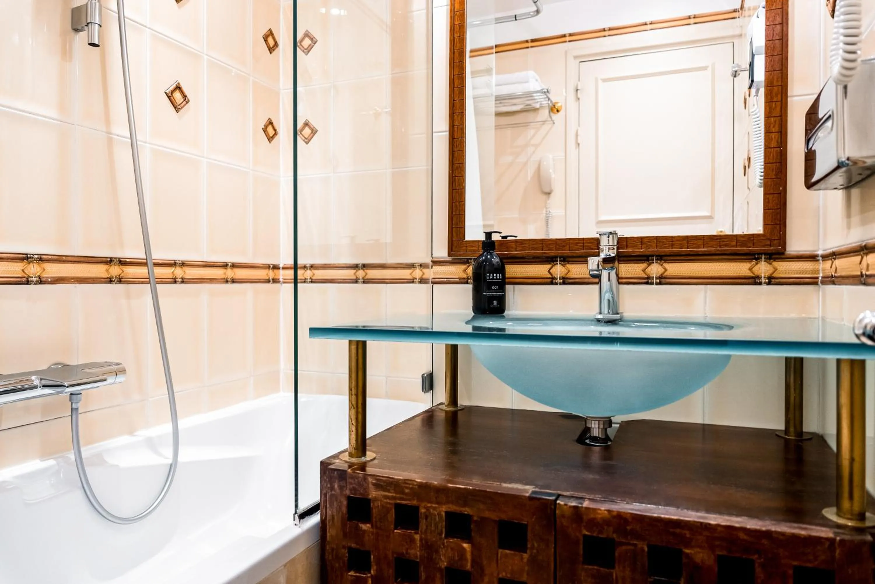 Bathroom in Villa Panthéon