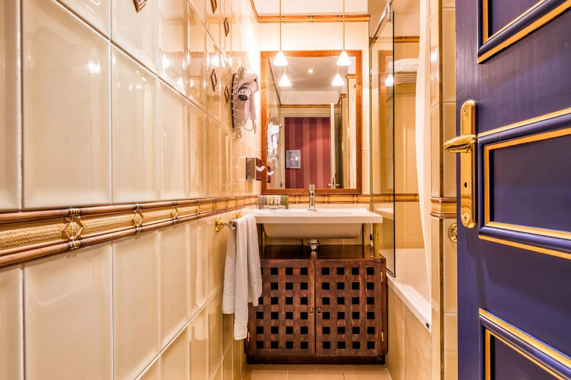 Bathroom in Villa Panthéon