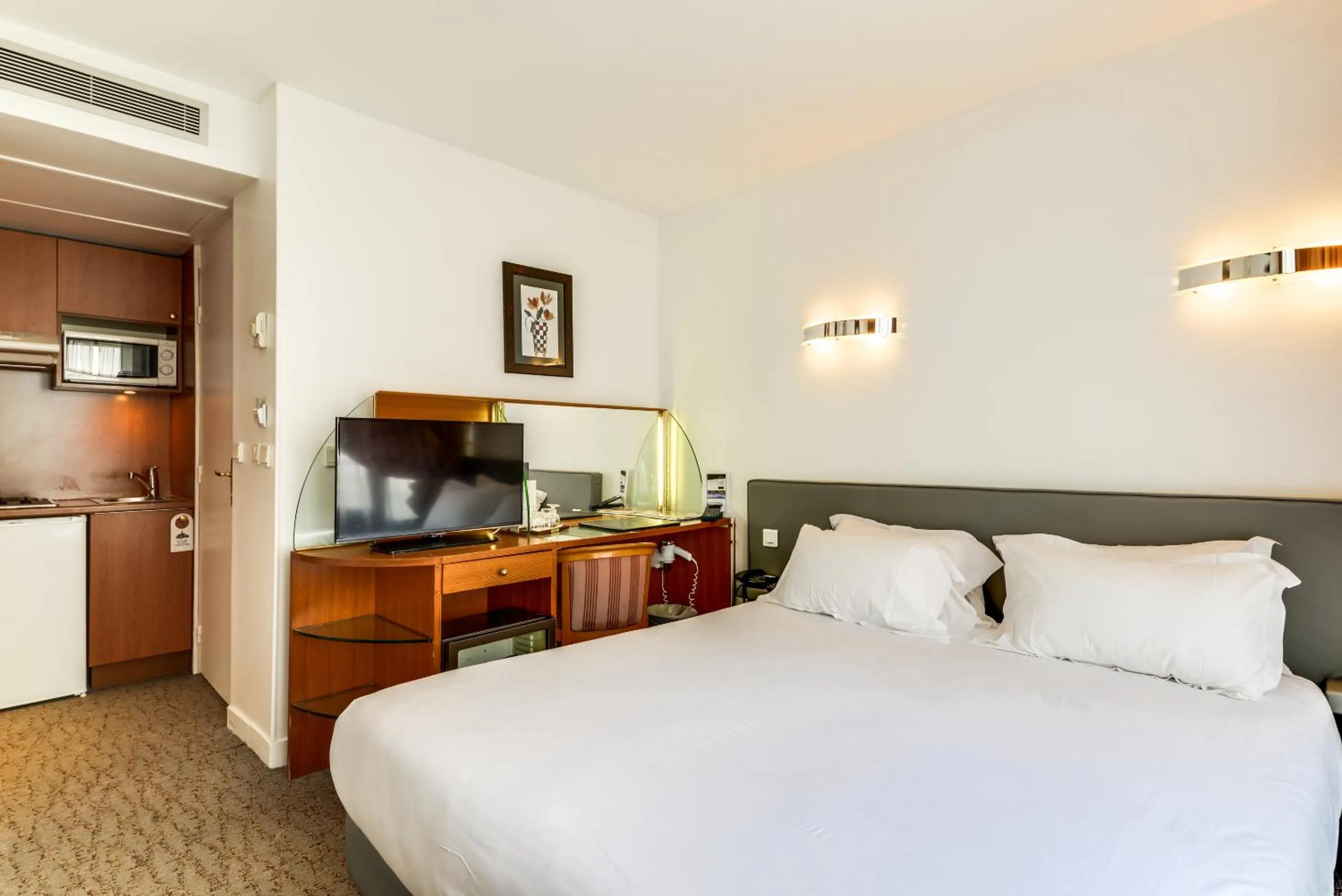 Bed in Villa Luxembourg