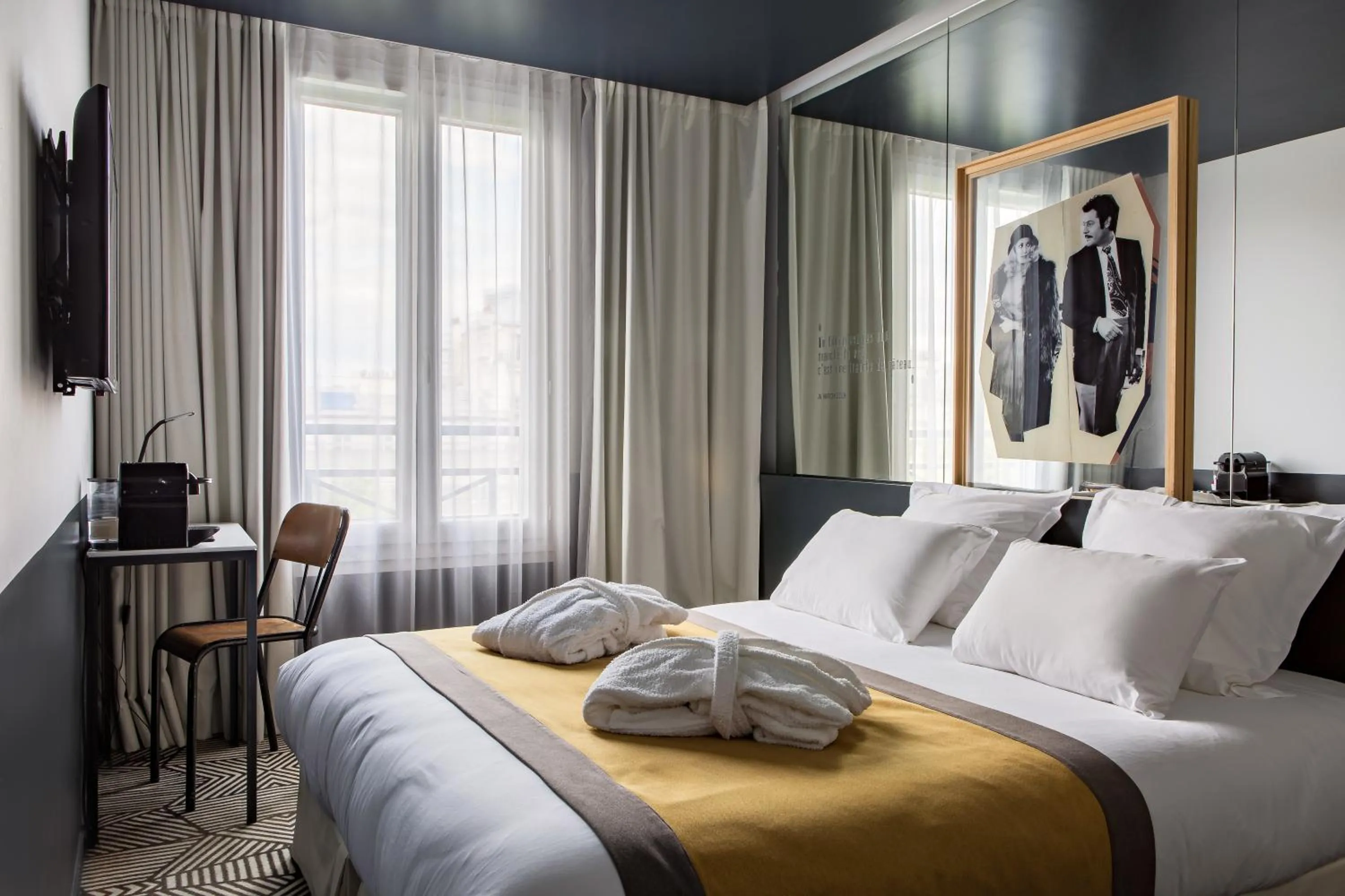 Photo of the whole room, Bed in Hôtel Gaston