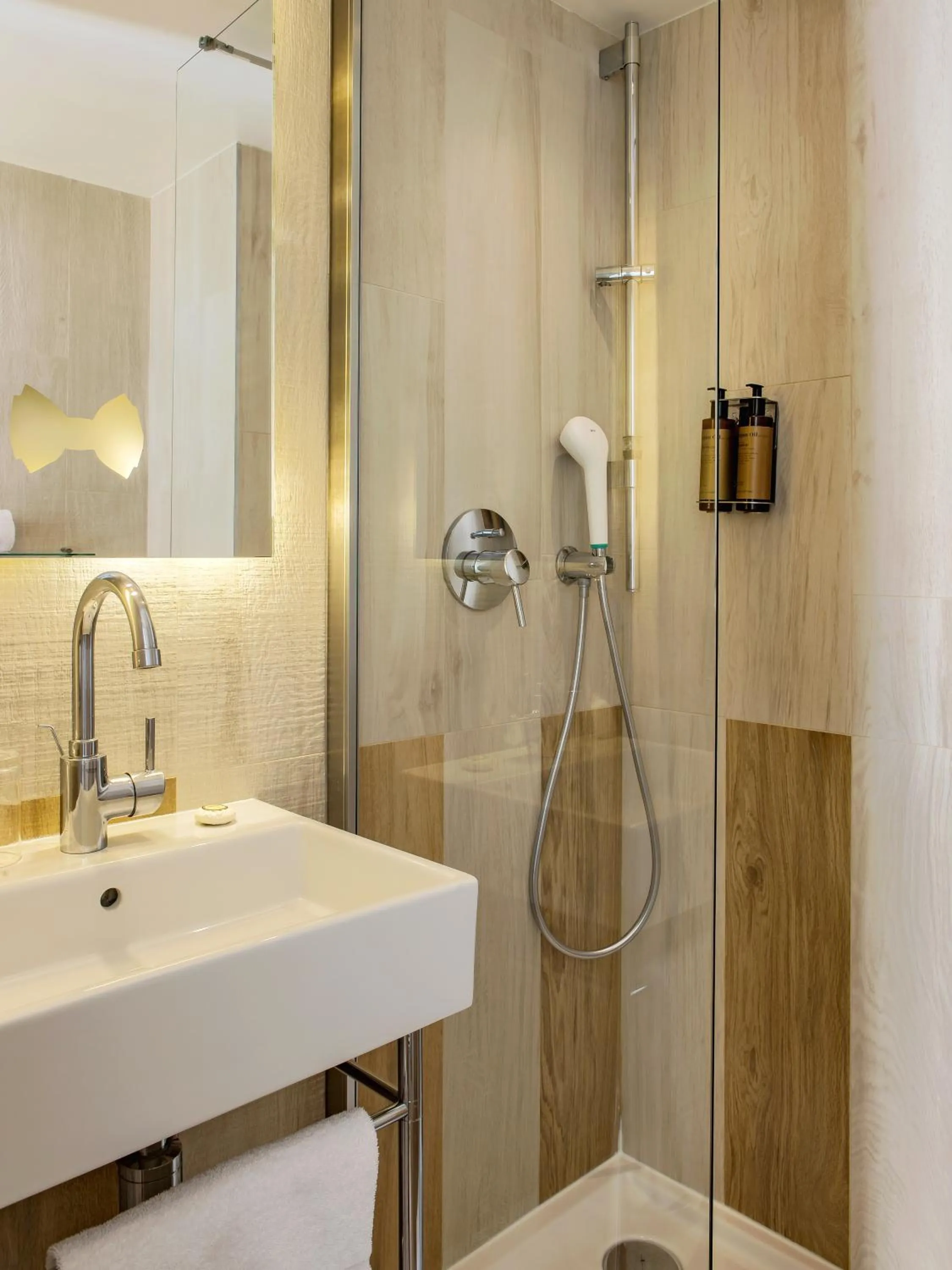 Bathroom in Hôtel Gaston