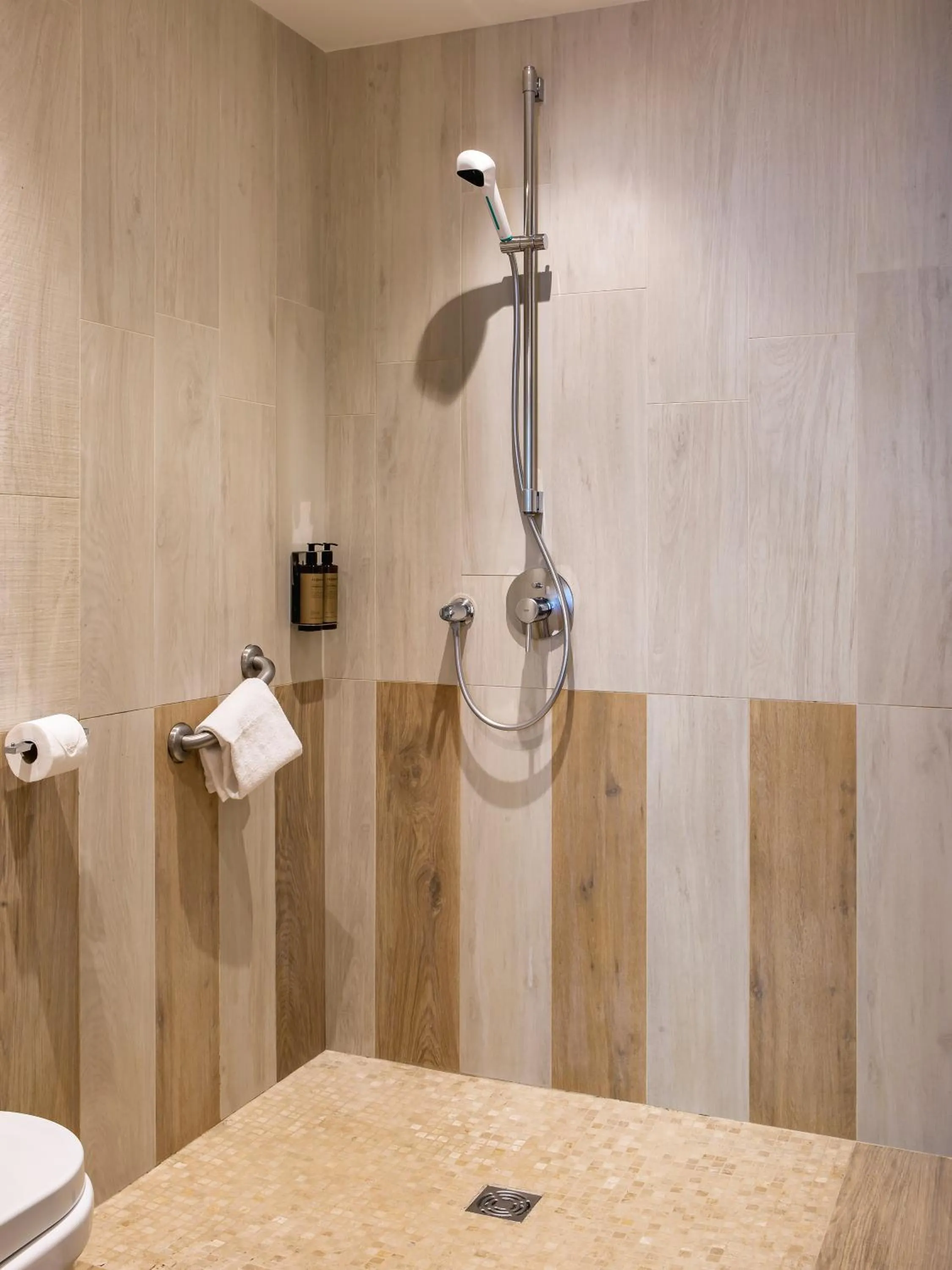 Bathroom in Hôtel Gaston