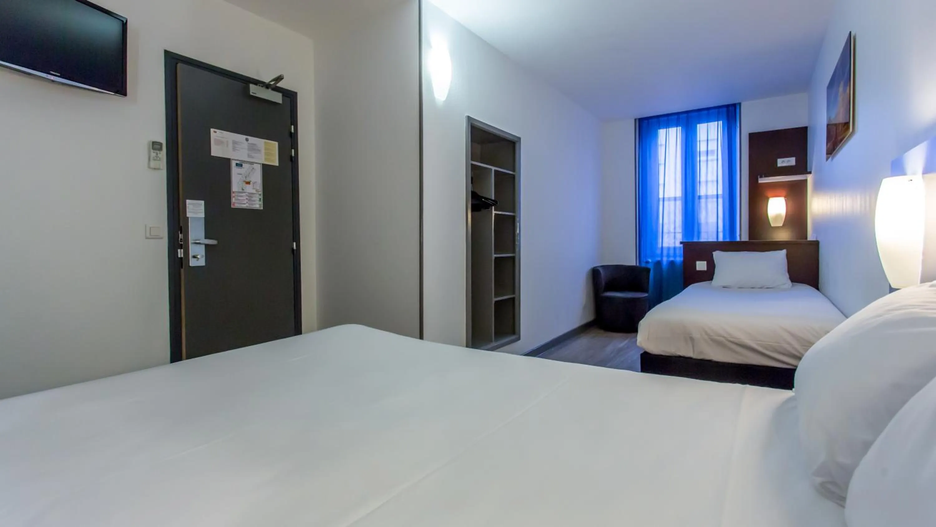 Bed in Hôtel The Originals Access - proche centre-ville - Gare