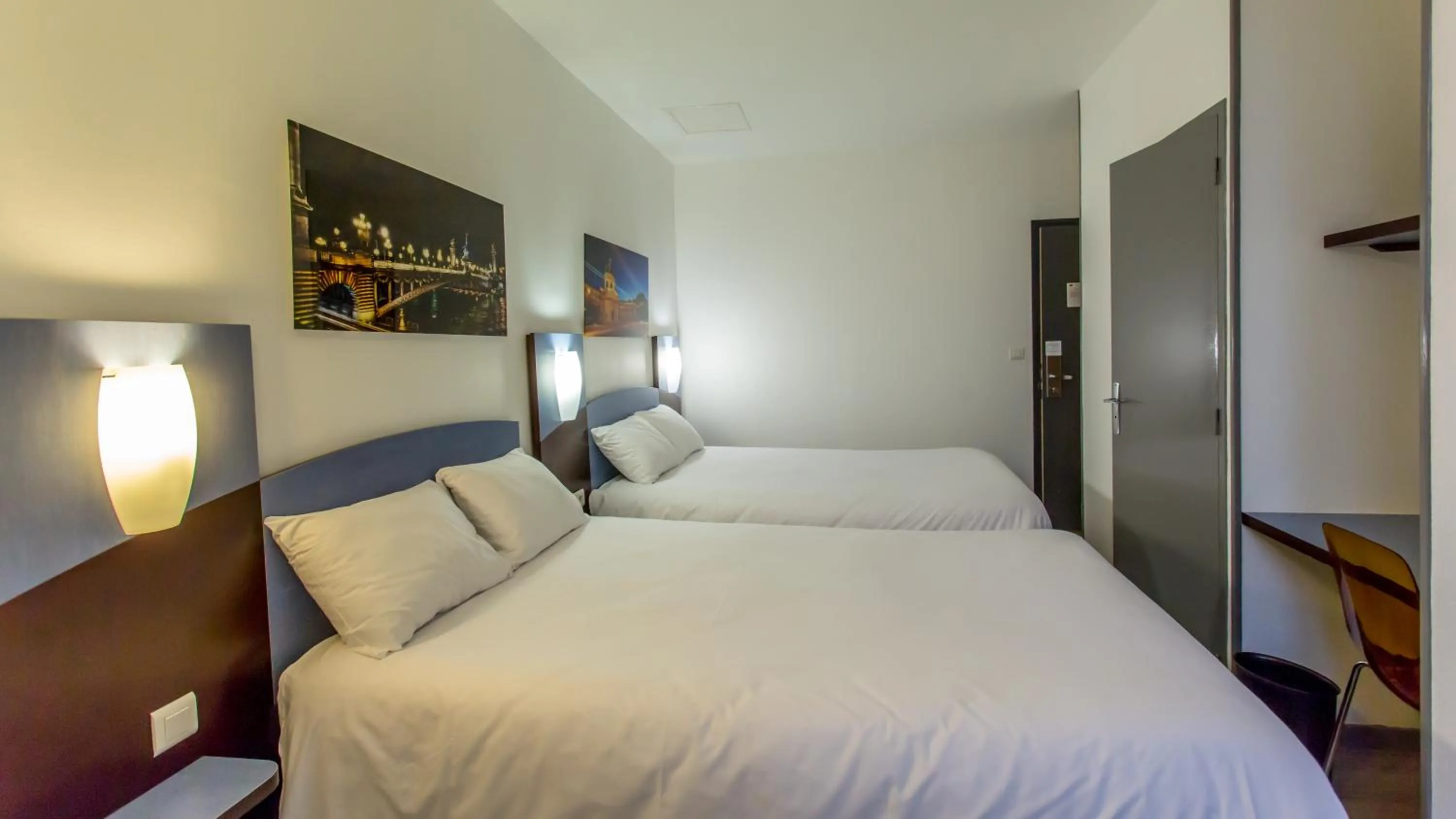 Photo of the whole room, Bed in Hôtel The Originals Access - proche centre-ville - Gare