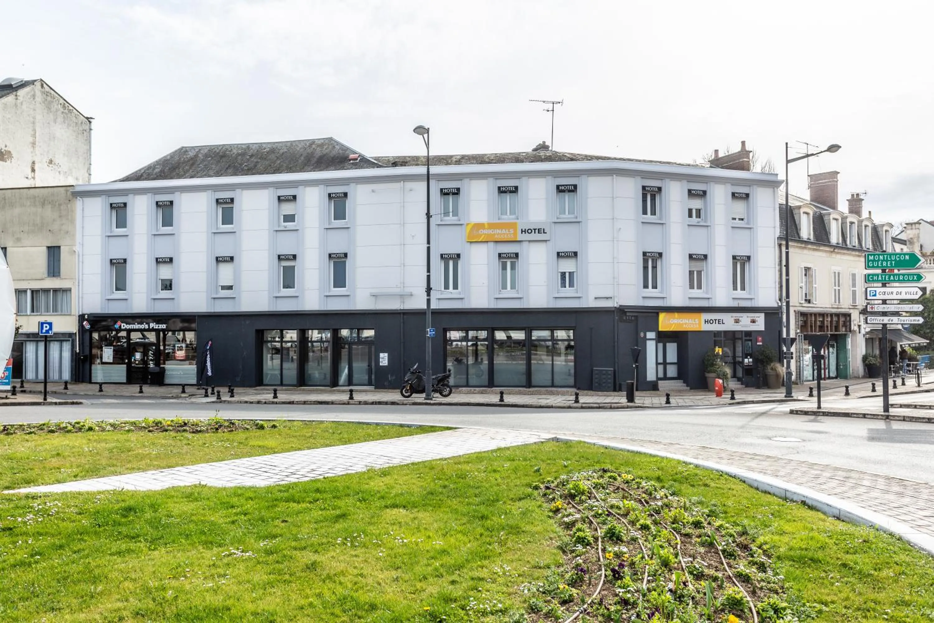 Property building in Hôtel The Originals Access - proche centre-ville - Gare