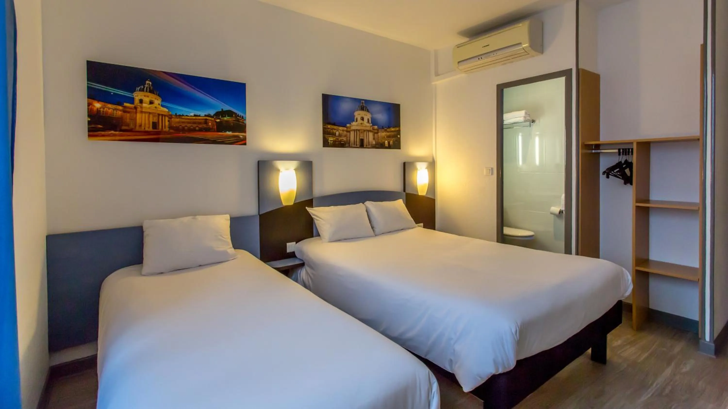 Photo of the whole room, Bed in Hôtel The Originals Access - proche centre-ville - Gare