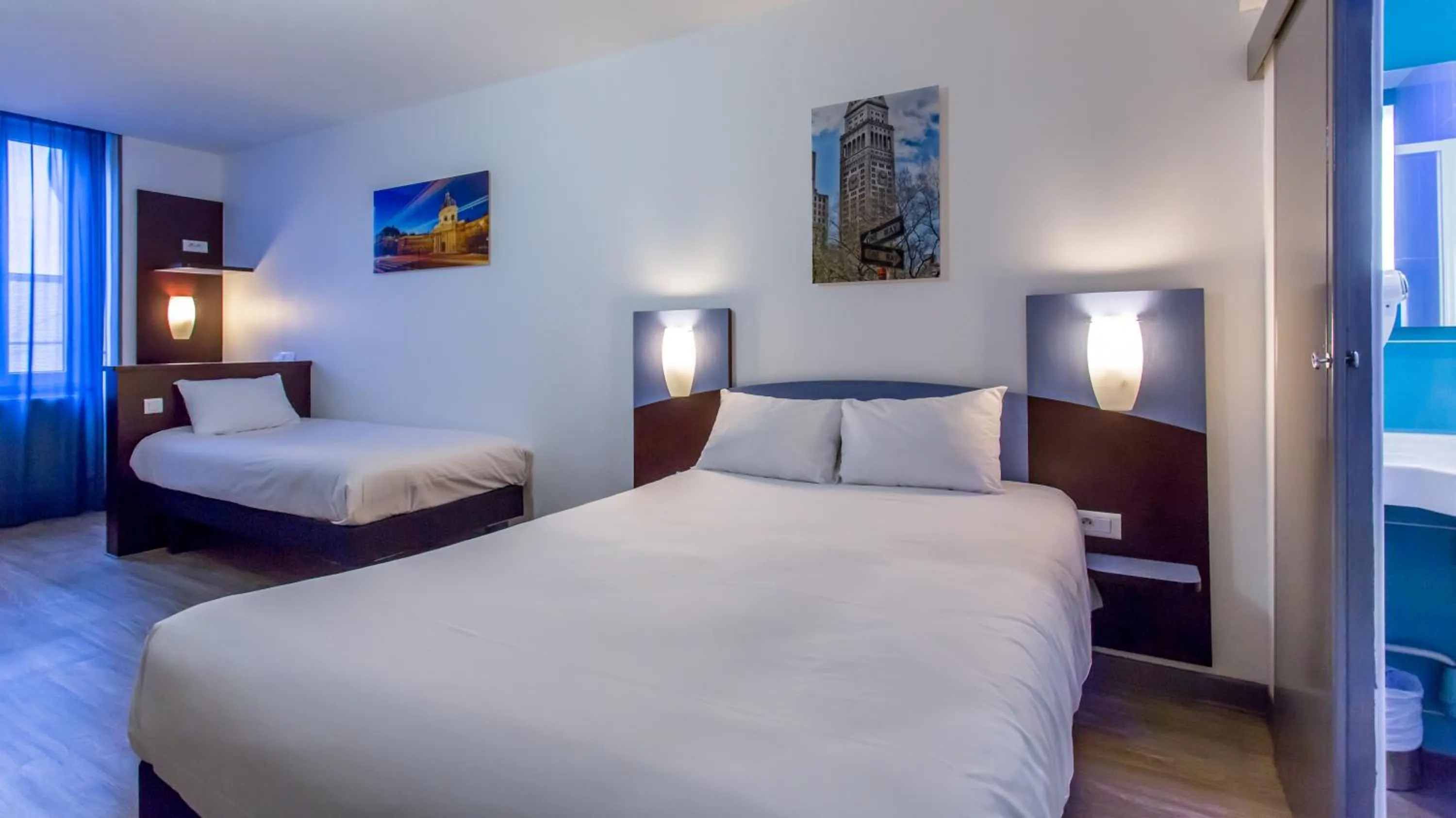 Photo of the whole room, Bed in Hôtel The Originals Access - proche centre-ville - Gare