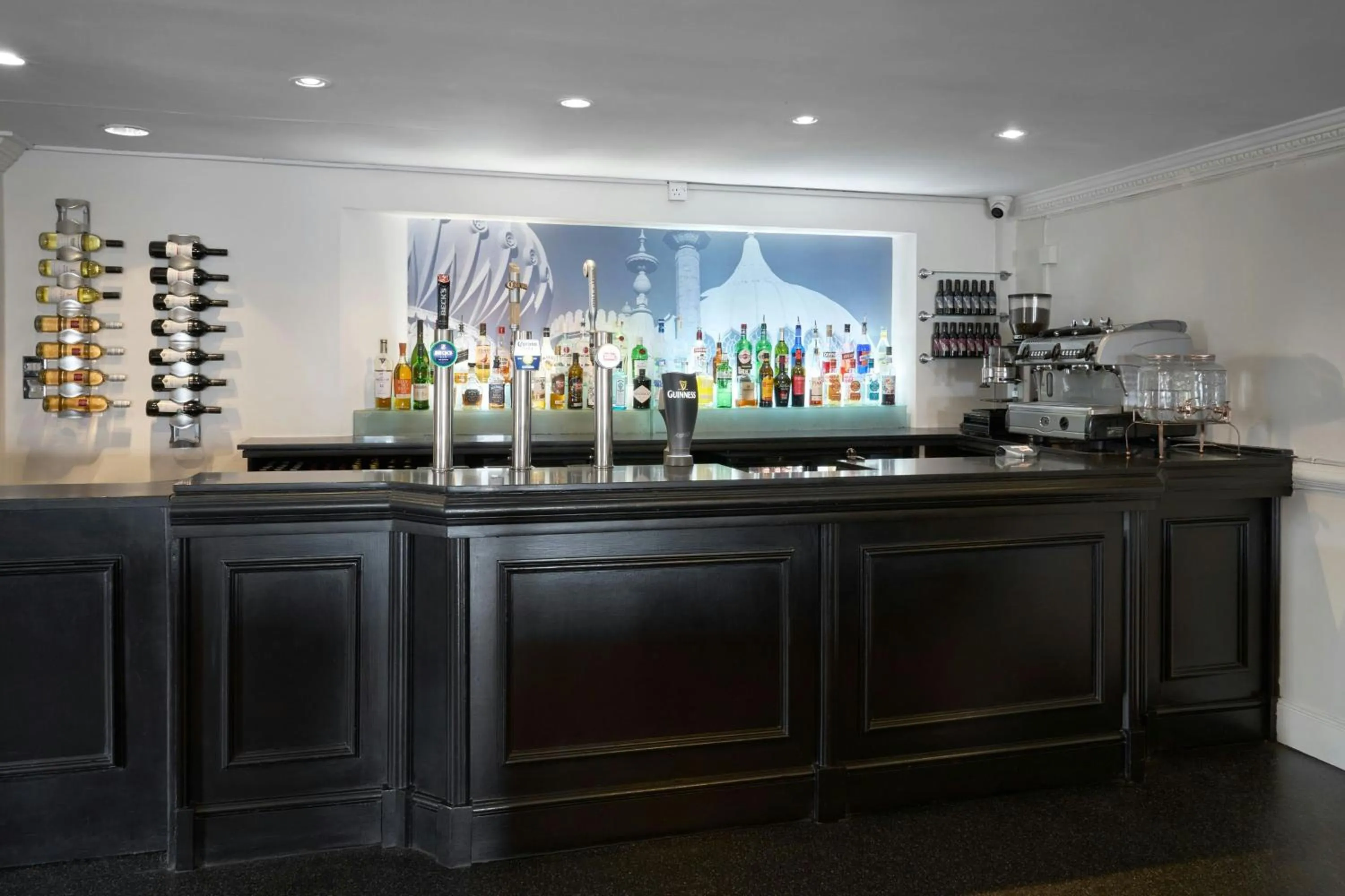 Lounge or bar in Four Points Flex by Sheraton Brighton