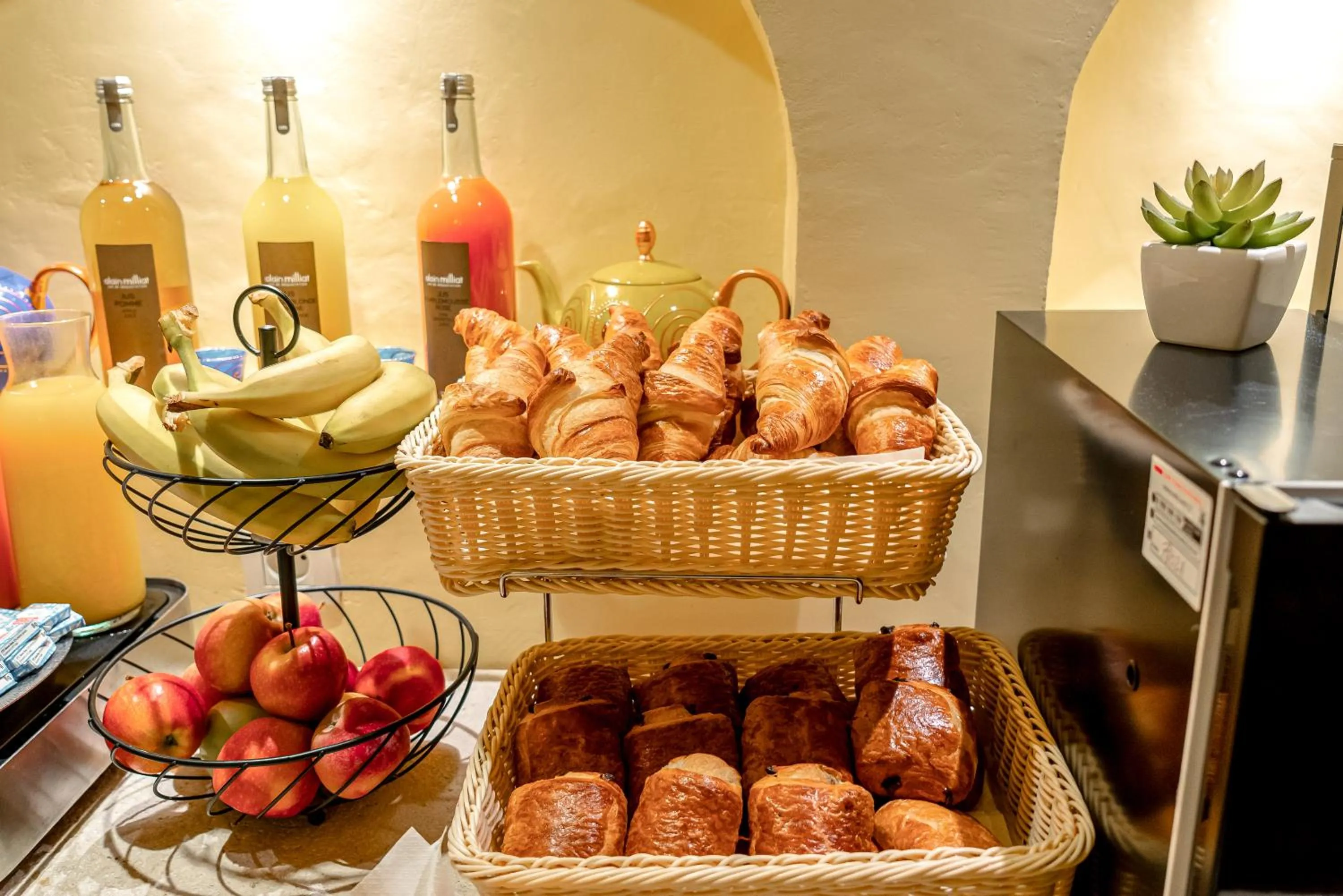 Breakfast in Villa Royale Montsouris