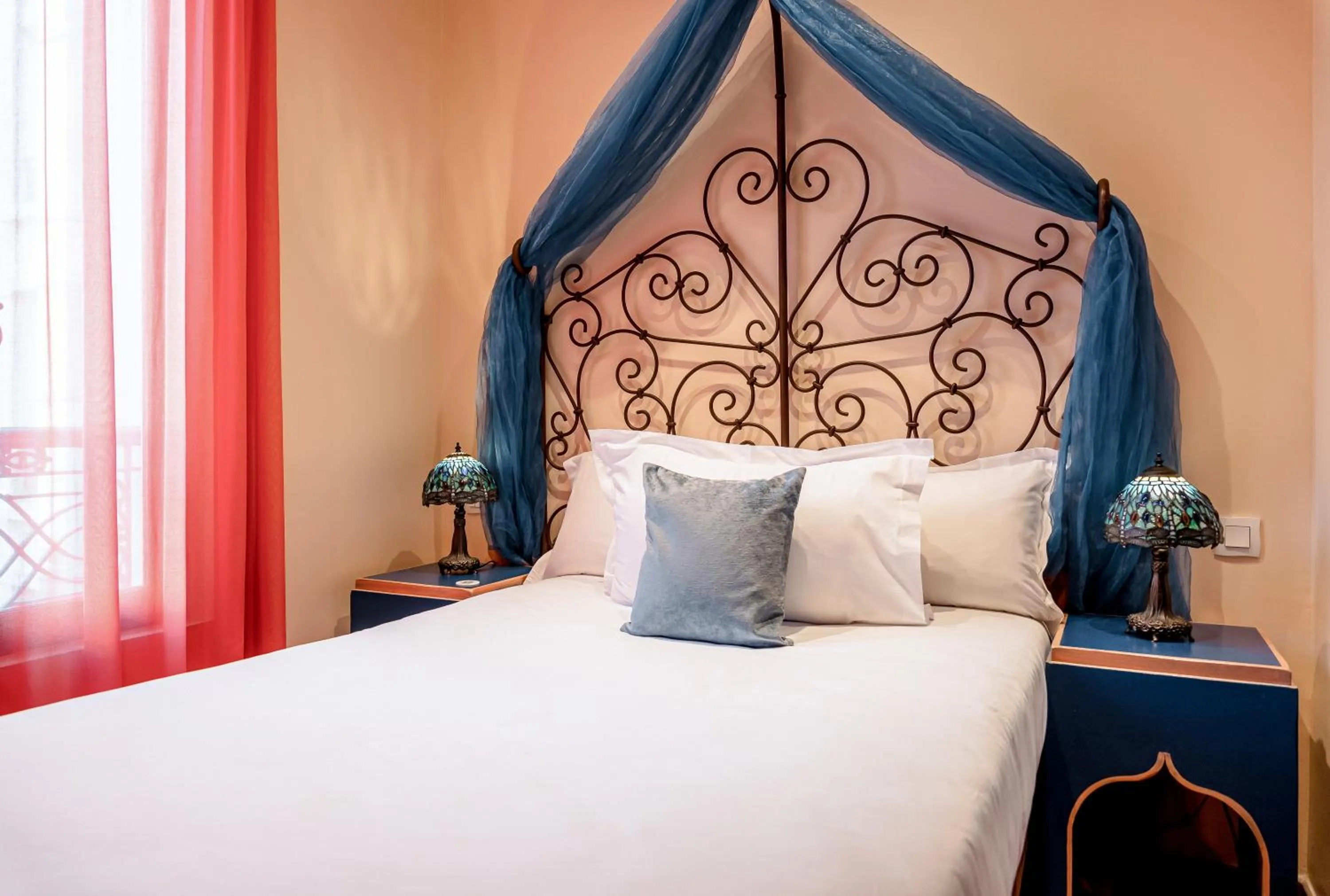 Bed in Villa Royale Montsouris