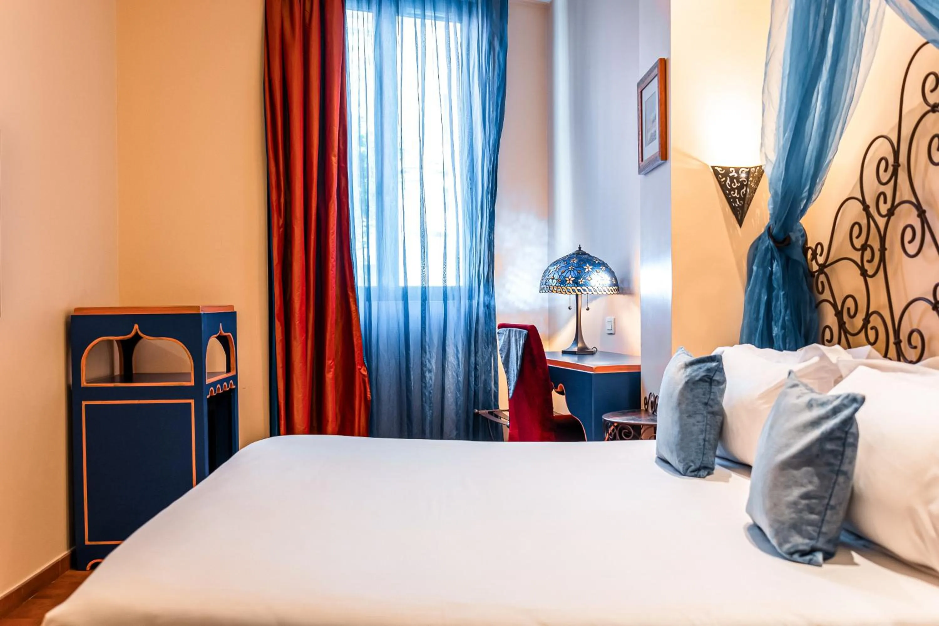 Bed in Villa Royale Montsouris