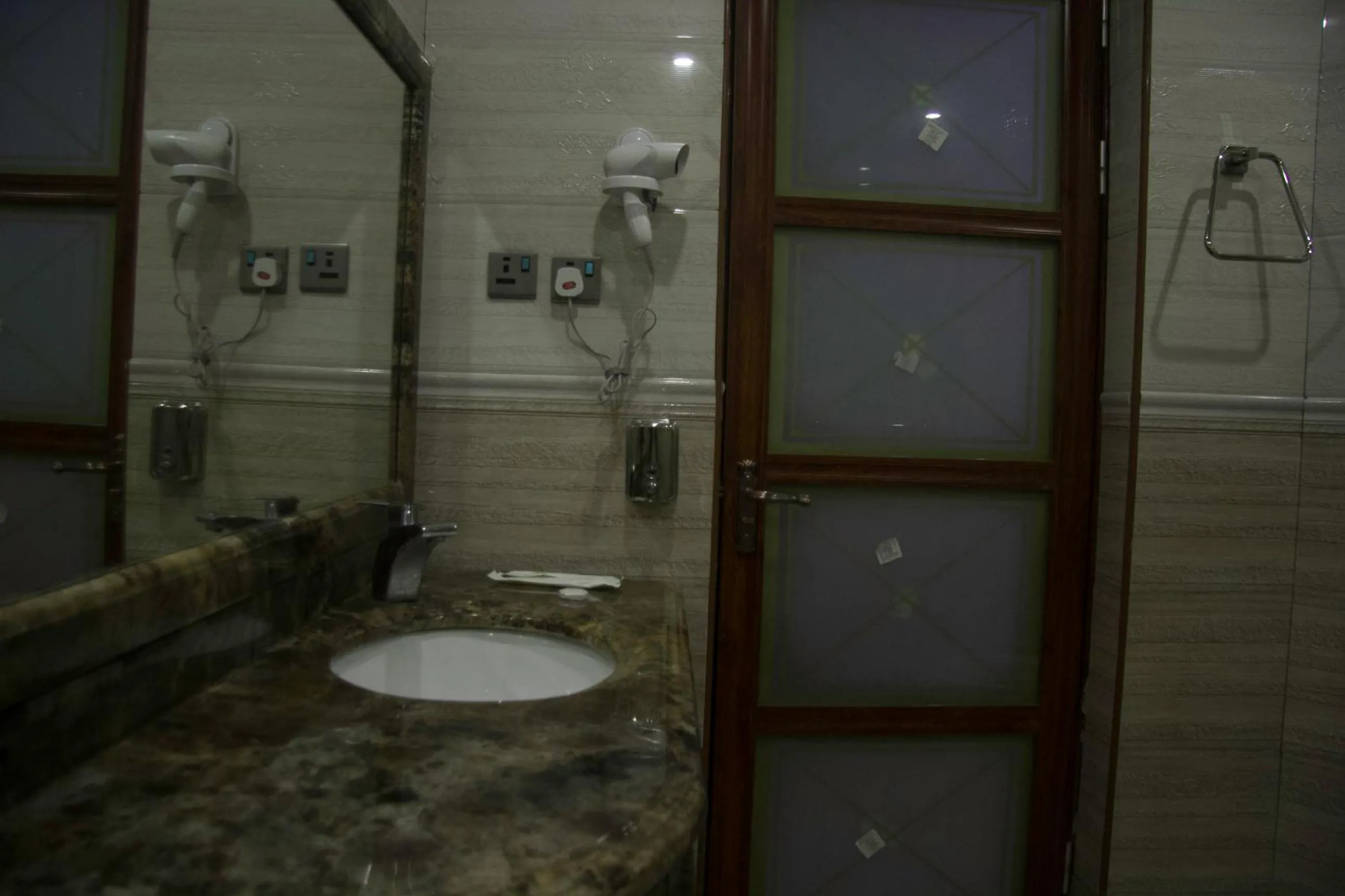 Toilet in Zimbo Golden Hotel