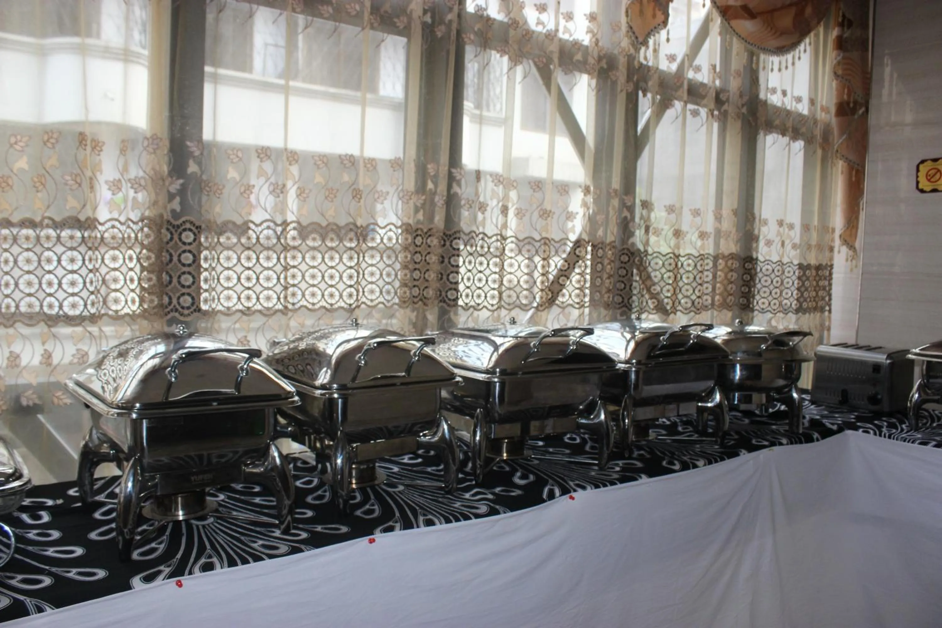 Restaurant/places to eat in Zimbo Golden Hotel