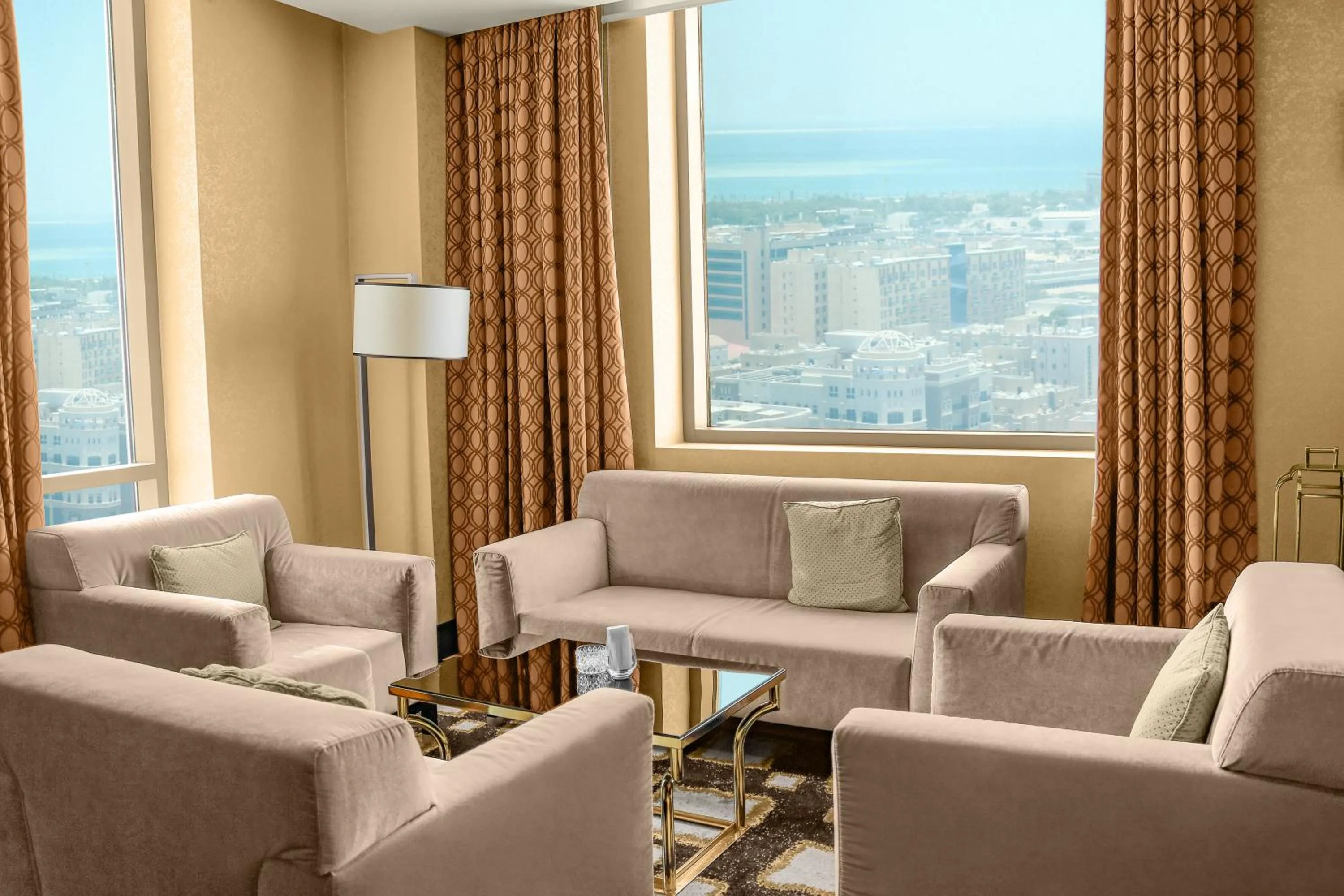 Lounge or bar in Millennium Plaza Doha