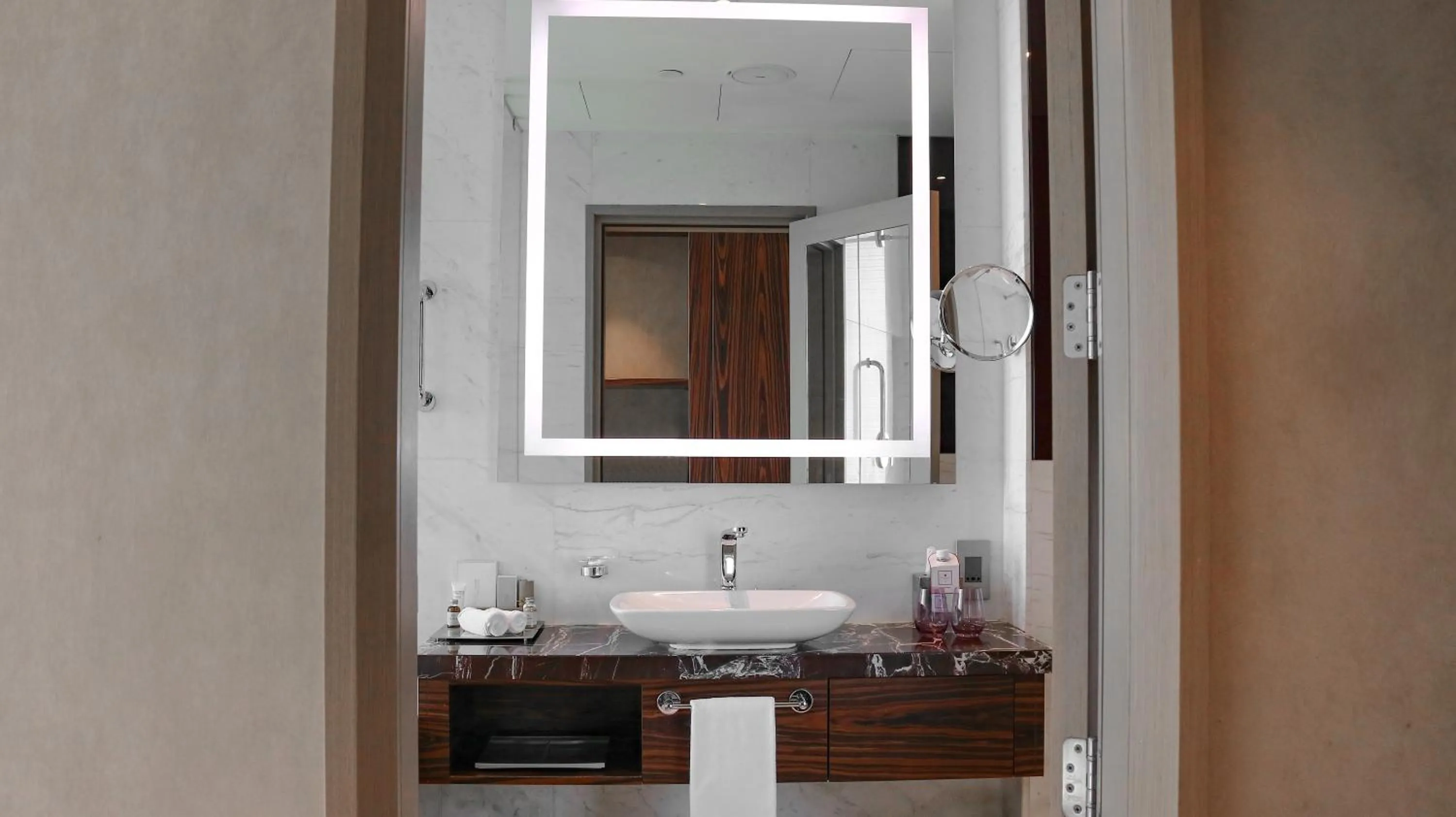 Bathroom in Millennium Plaza Doha