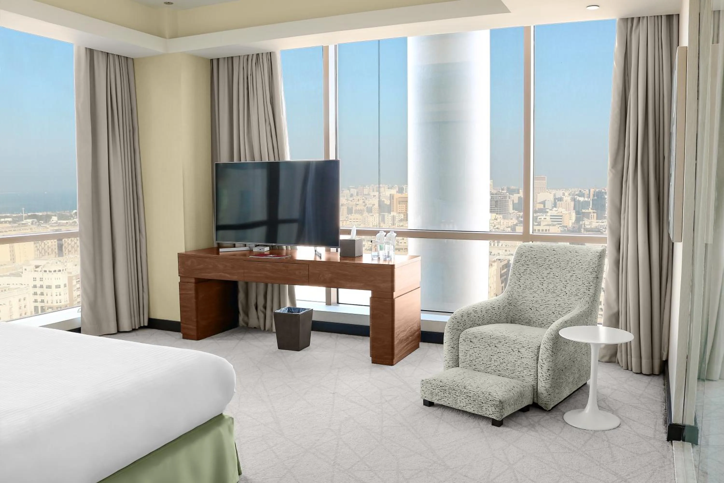 Bedroom, Bed in Millennium Plaza Doha