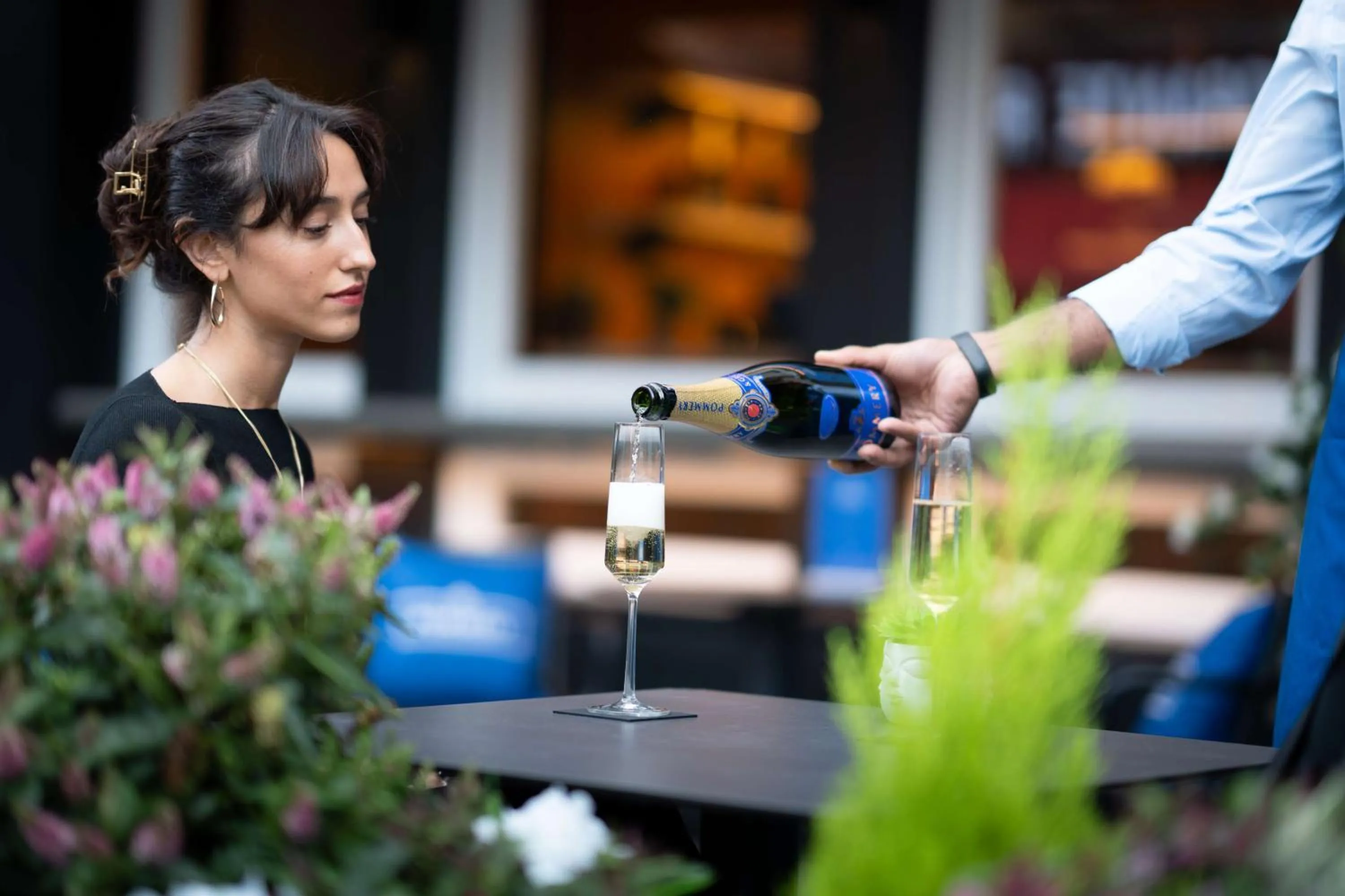 Lounge or bar in Radisson Blu Hotel, London Leicester Square