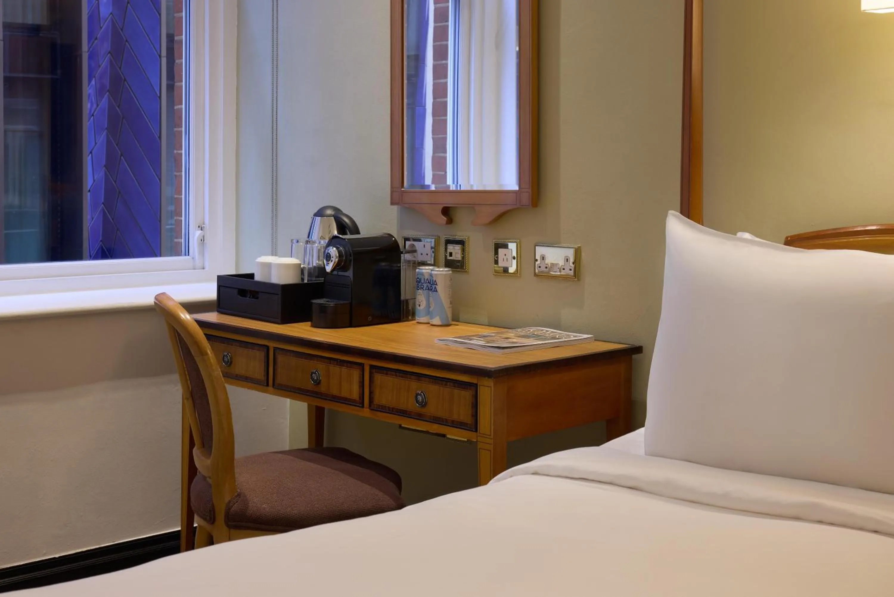 Bedroom, Bed in Radisson Blu Hotel, London Leicester Square