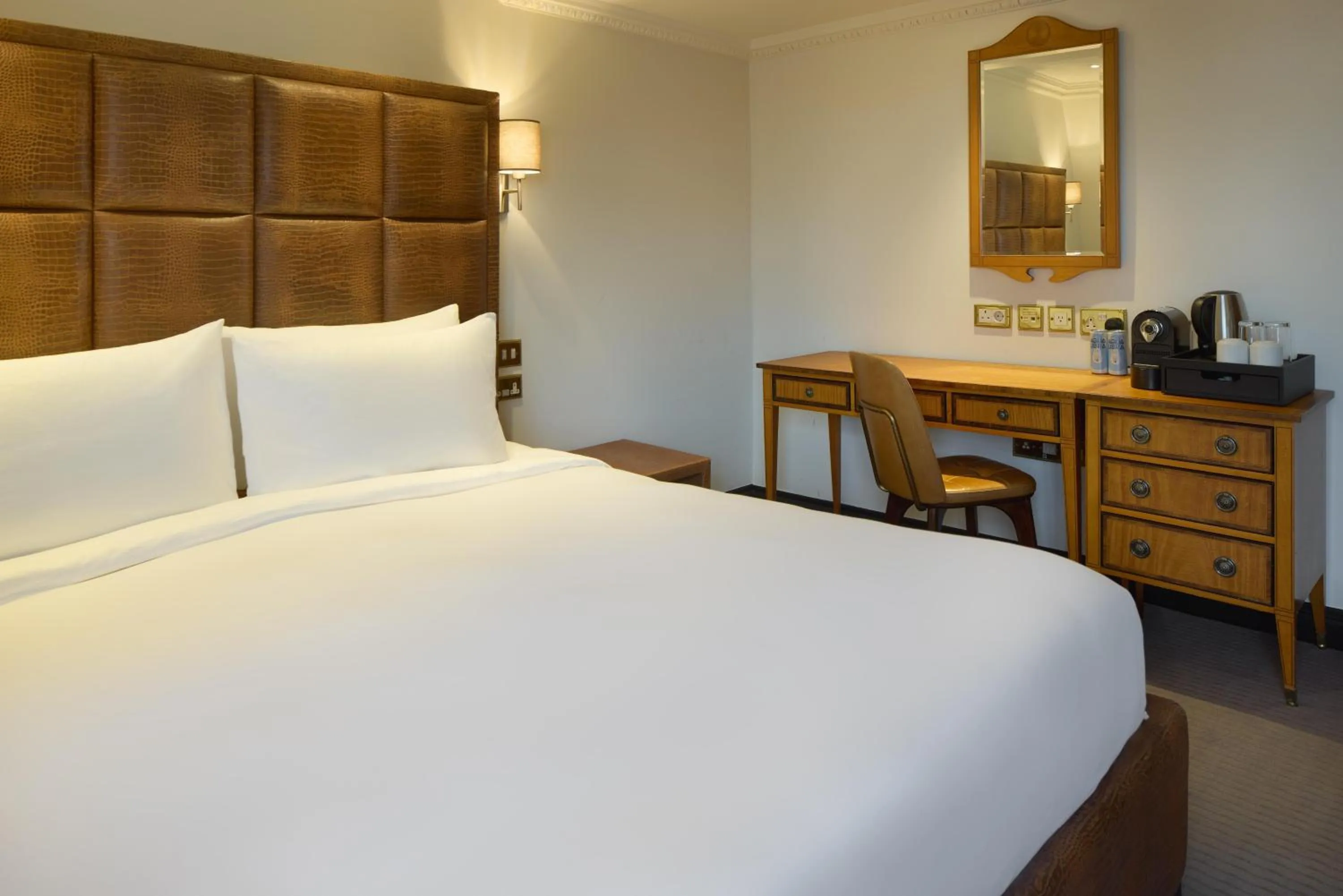 Bedroom, Bed in Radisson Blu Hotel, London Leicester Square