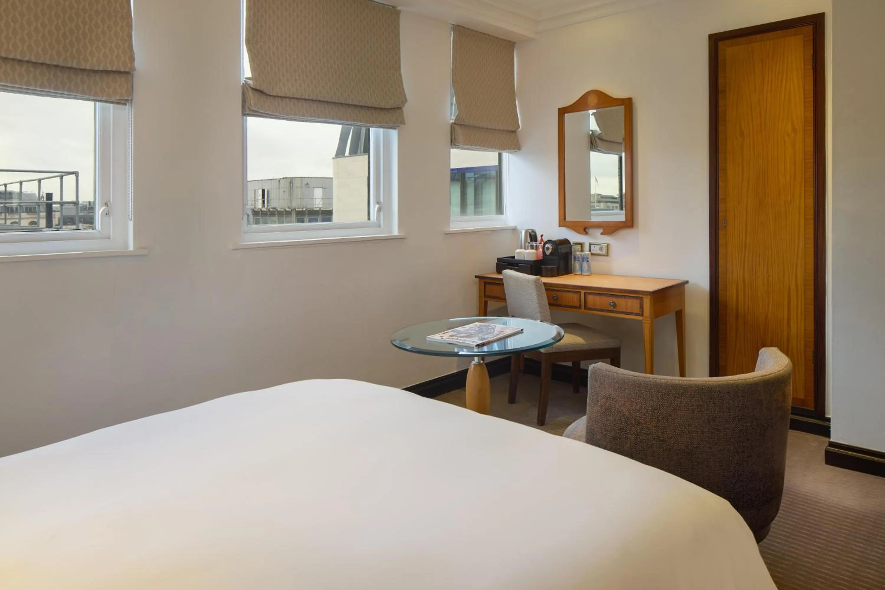 Bedroom, Bed in Radisson Blu Hotel, London Leicester Square