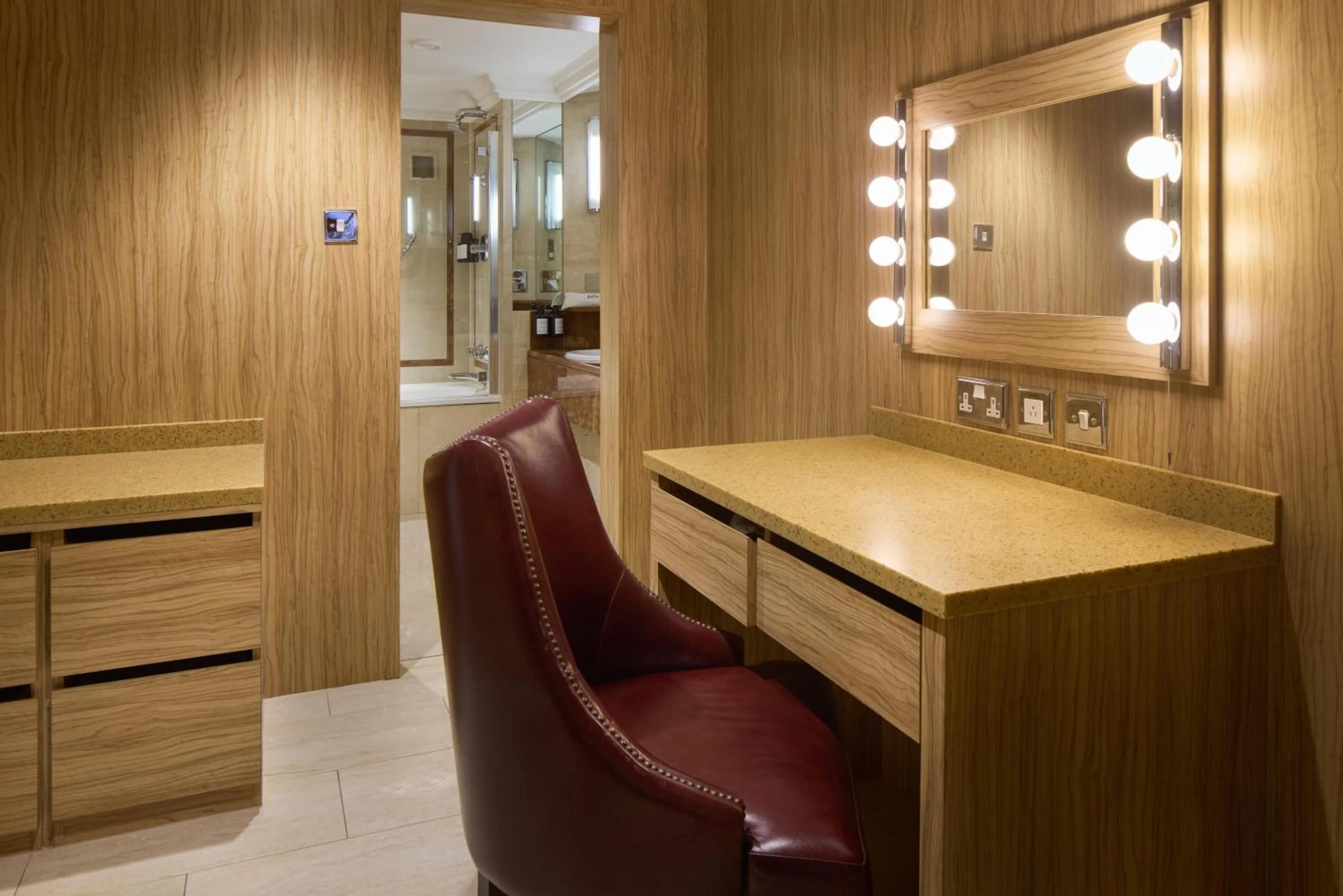 Photo of the whole room in Radisson Blu Hotel, London Leicester Square