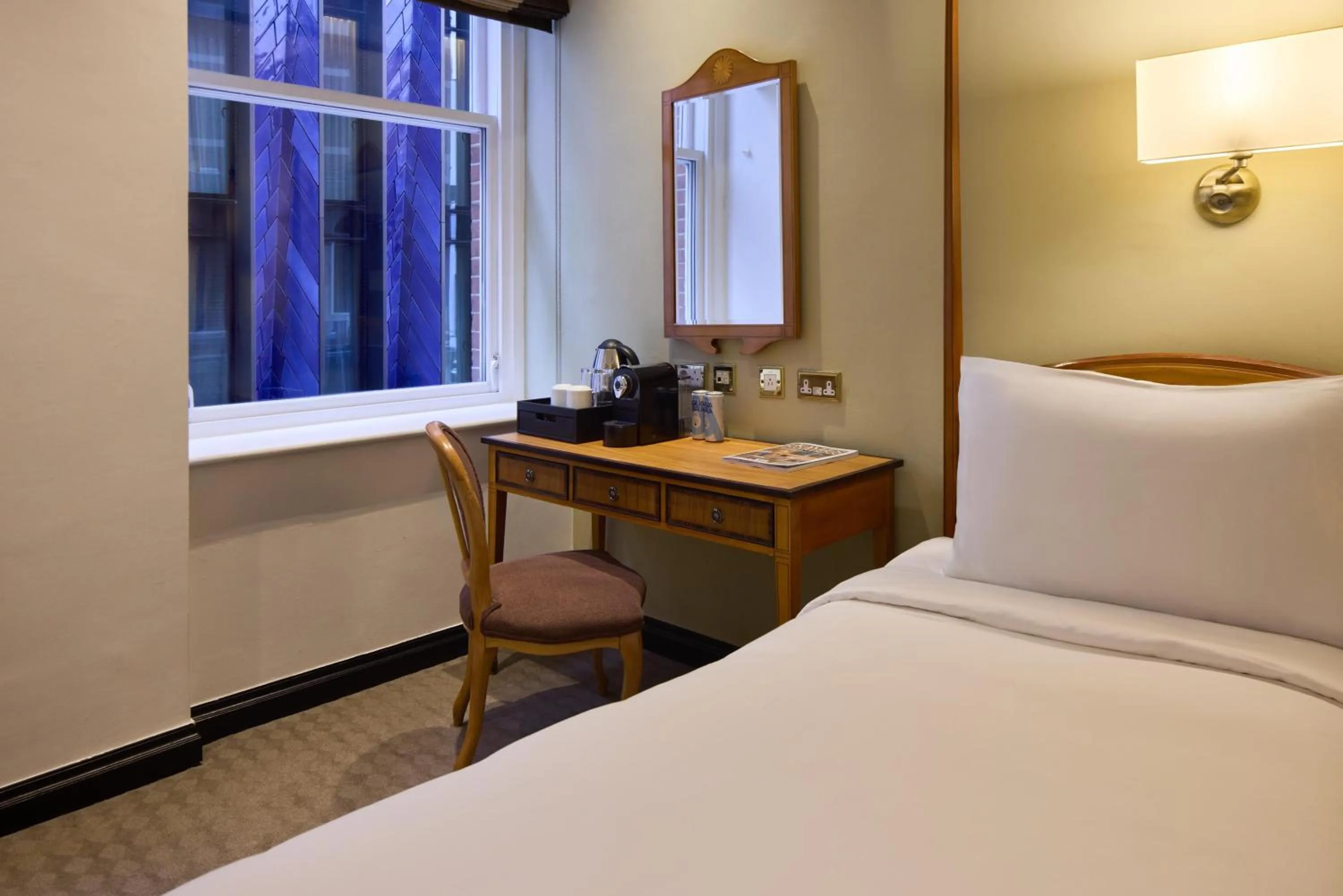 Bedroom, Bed in Radisson Blu Hotel, London Leicester Square