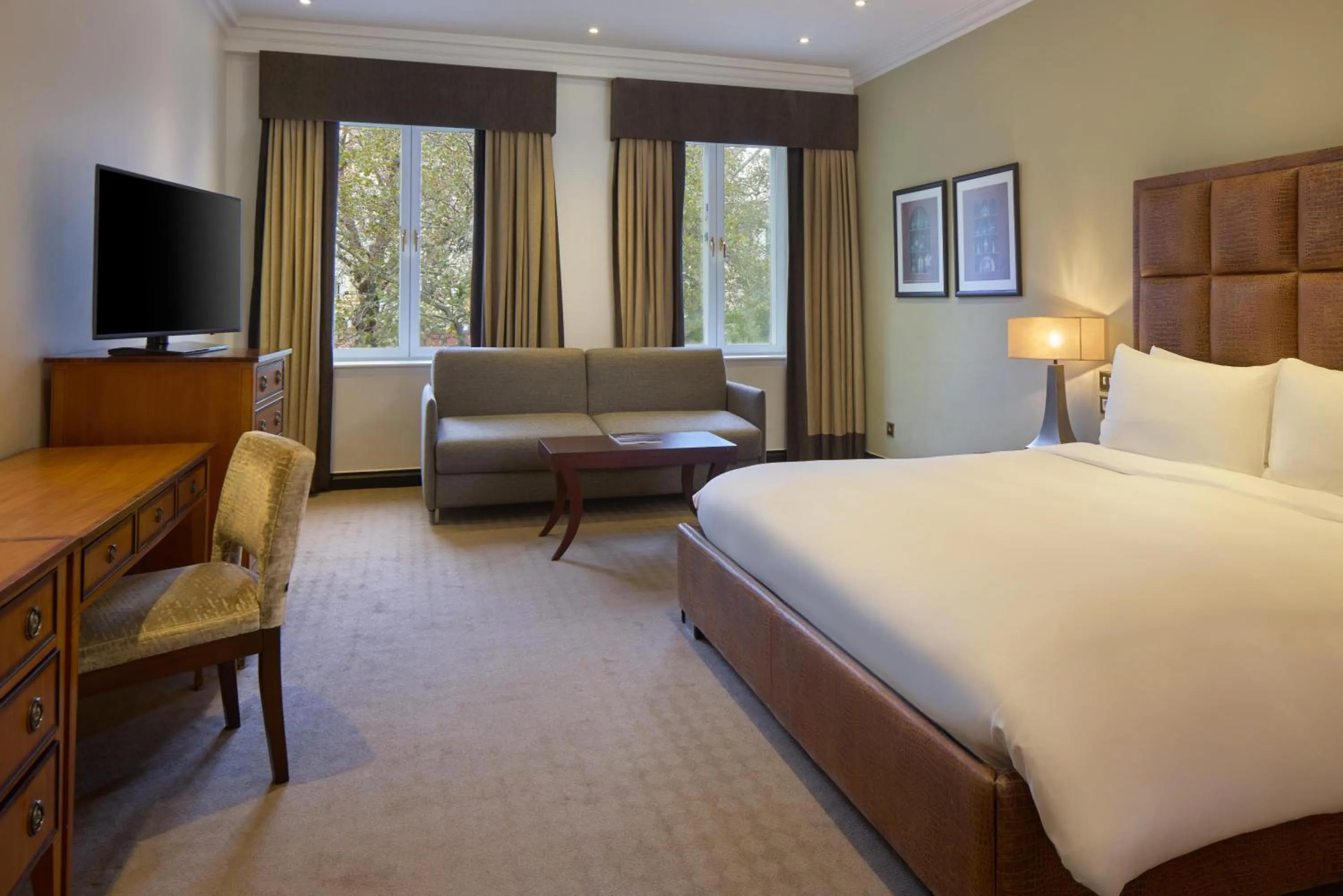 Photo of the whole room, Bed in Radisson Blu Hotel, London Leicester Square