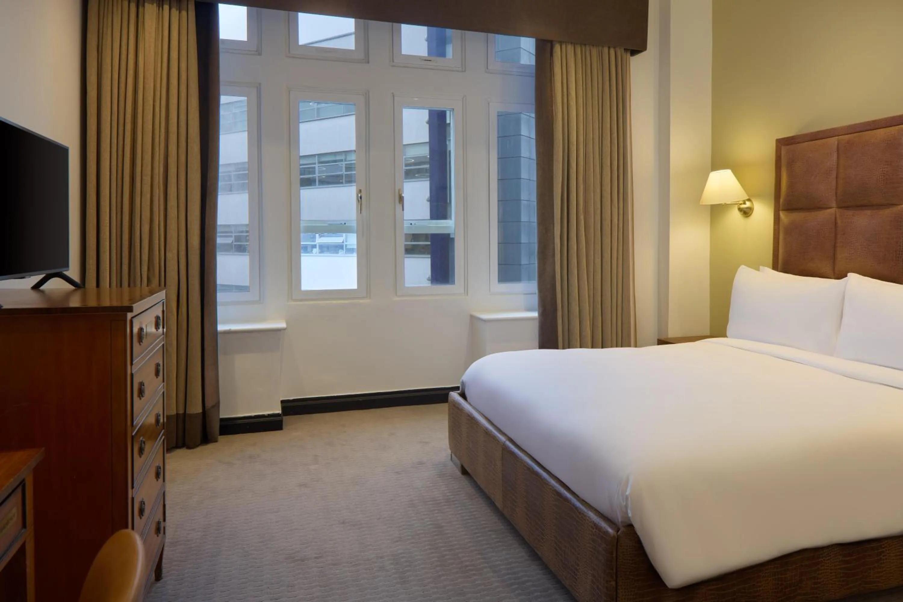 Bedroom, Bed in Radisson Blu Hotel, London Leicester Square