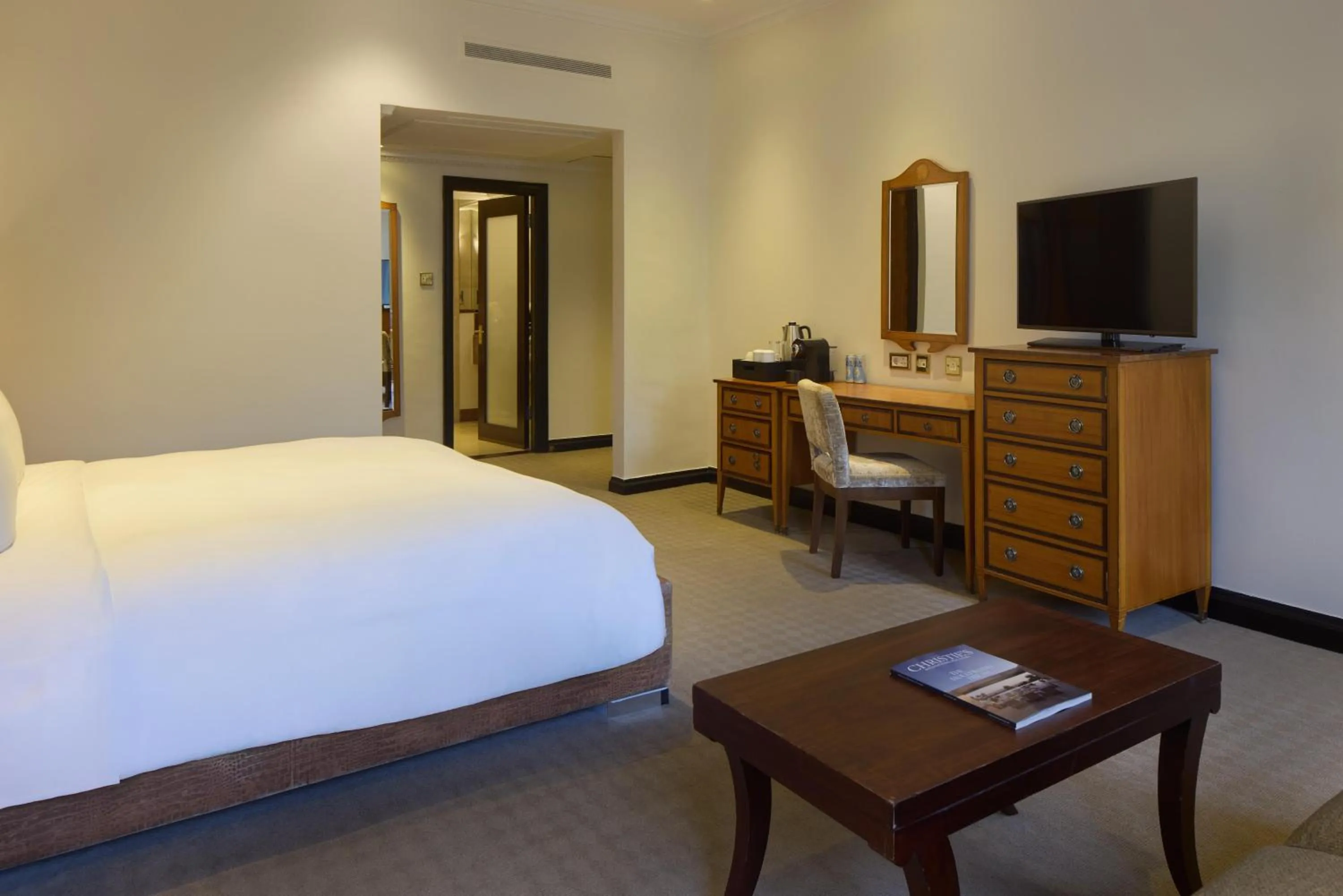 Photo of the whole room, Bed in Radisson Blu Hotel, London Leicester Square