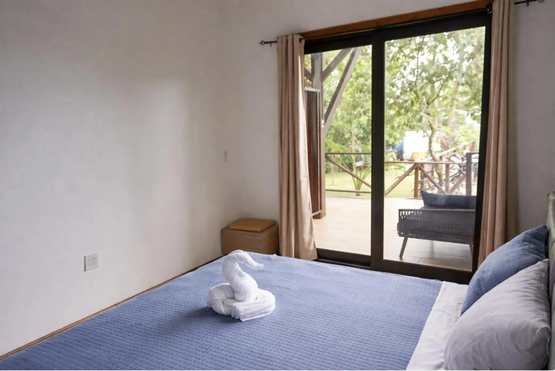 Bedroom, Bed in Oasis Bluff Beach